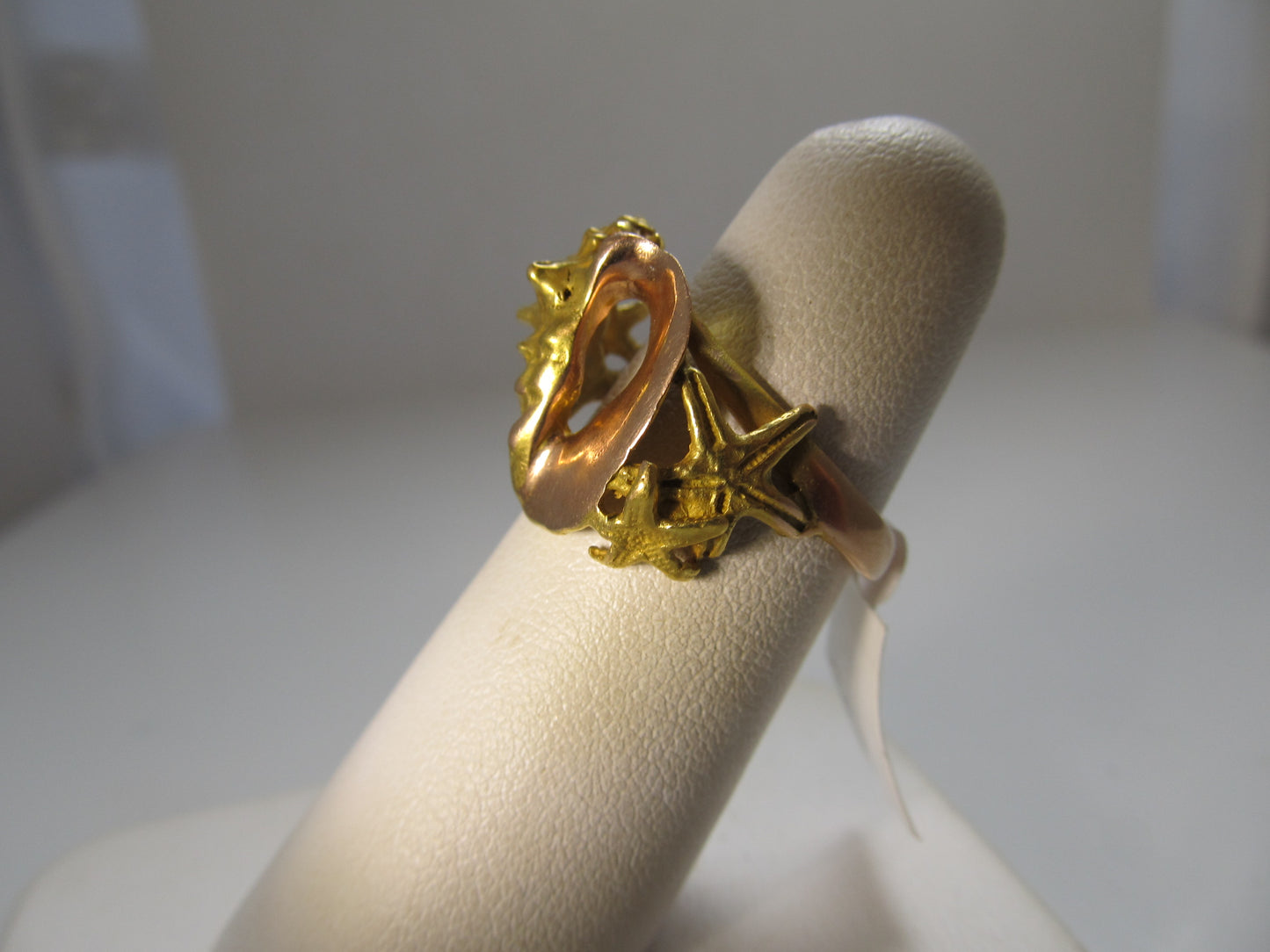 Rose yellow gold shell ring