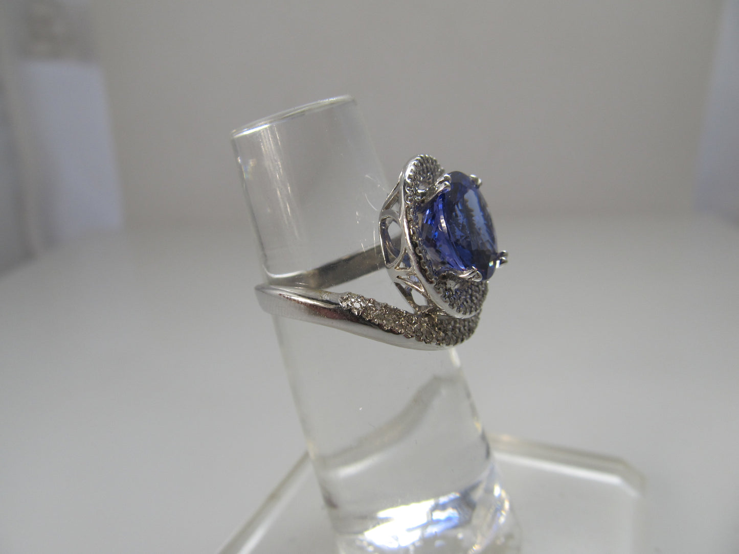 Tanzanite and diamond cocktail ring