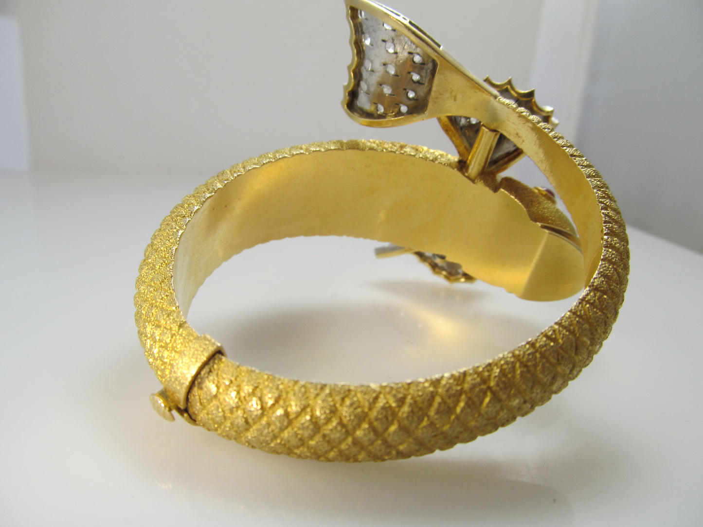 Amazing koi fish bracelet in 18k yellow gold