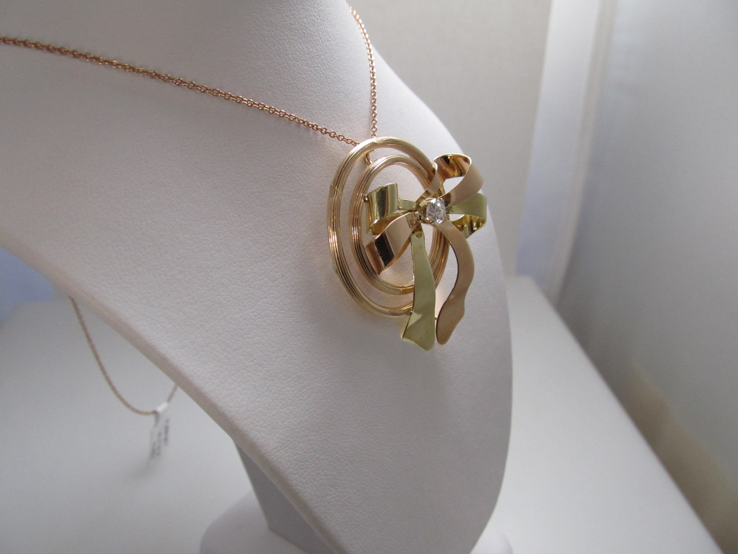 Retro rose gold diamond bow necklace