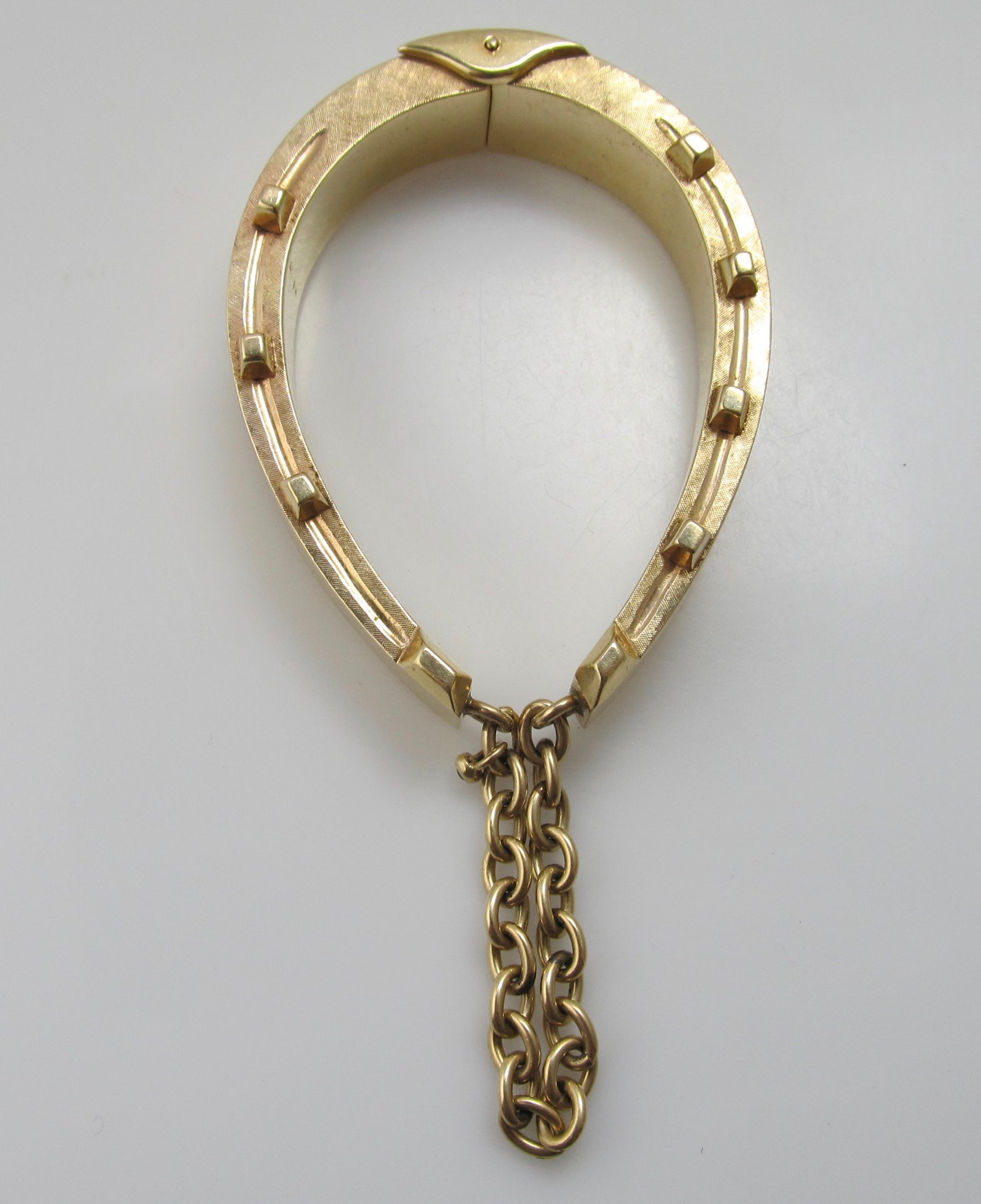 Horseshoe bangle 2025