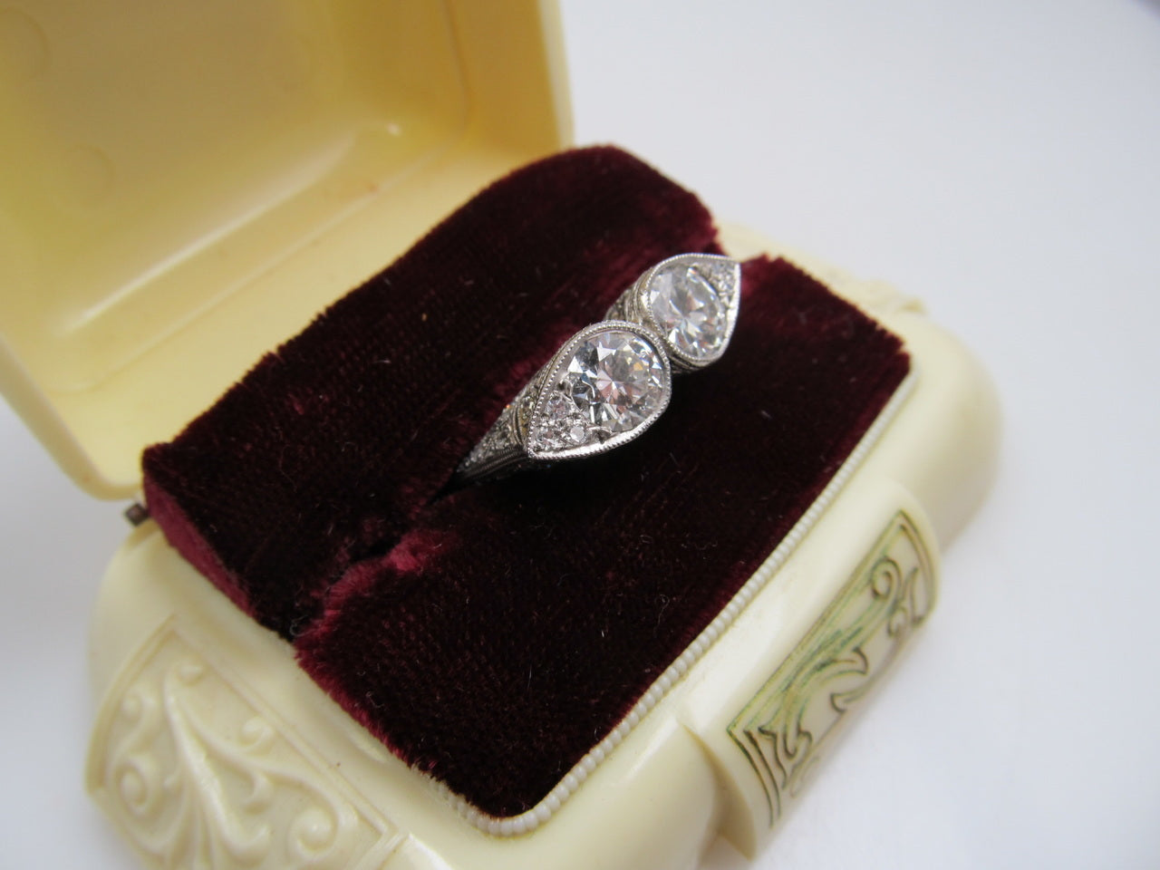 Antique Platinum Ring With A 1.02ct Diamond And A .91ct Diamond, Vs1 I. Circa 1920.