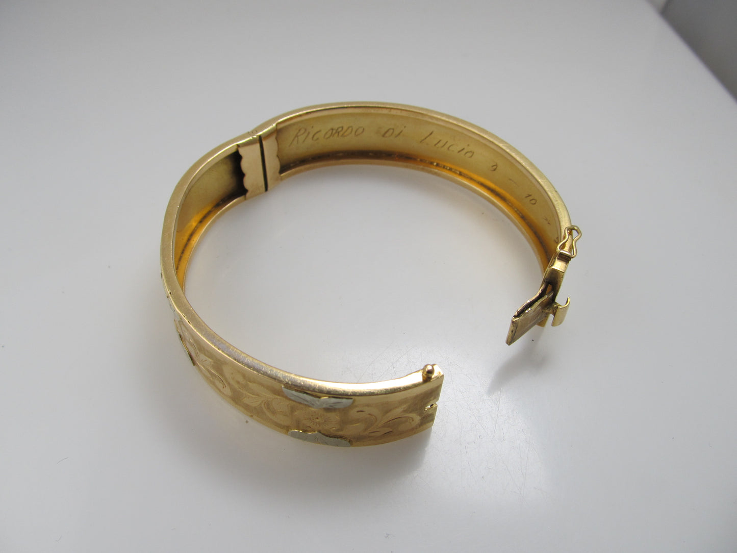 Vintage hand engraved 18k bangle bracelet