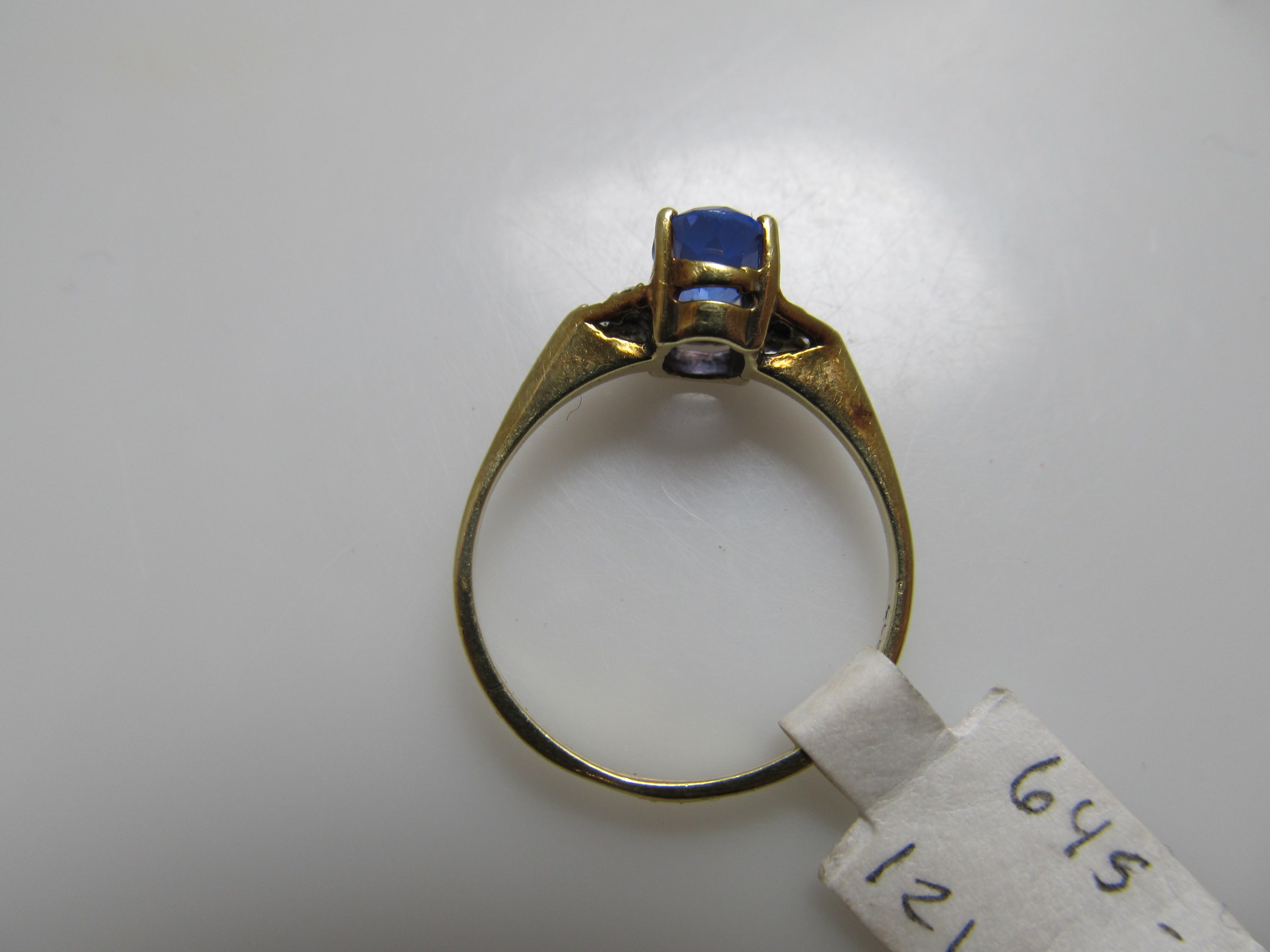 Modern tanzanite diamond ring