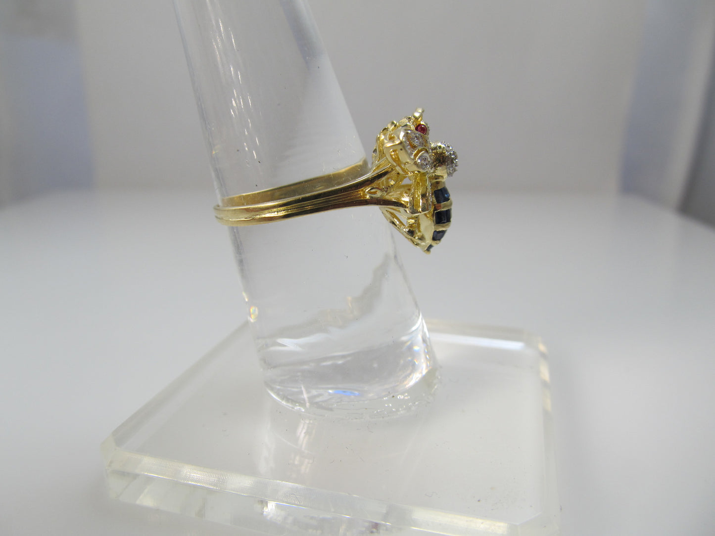 18k gold bee ring with sapphires, diamonds and rubies