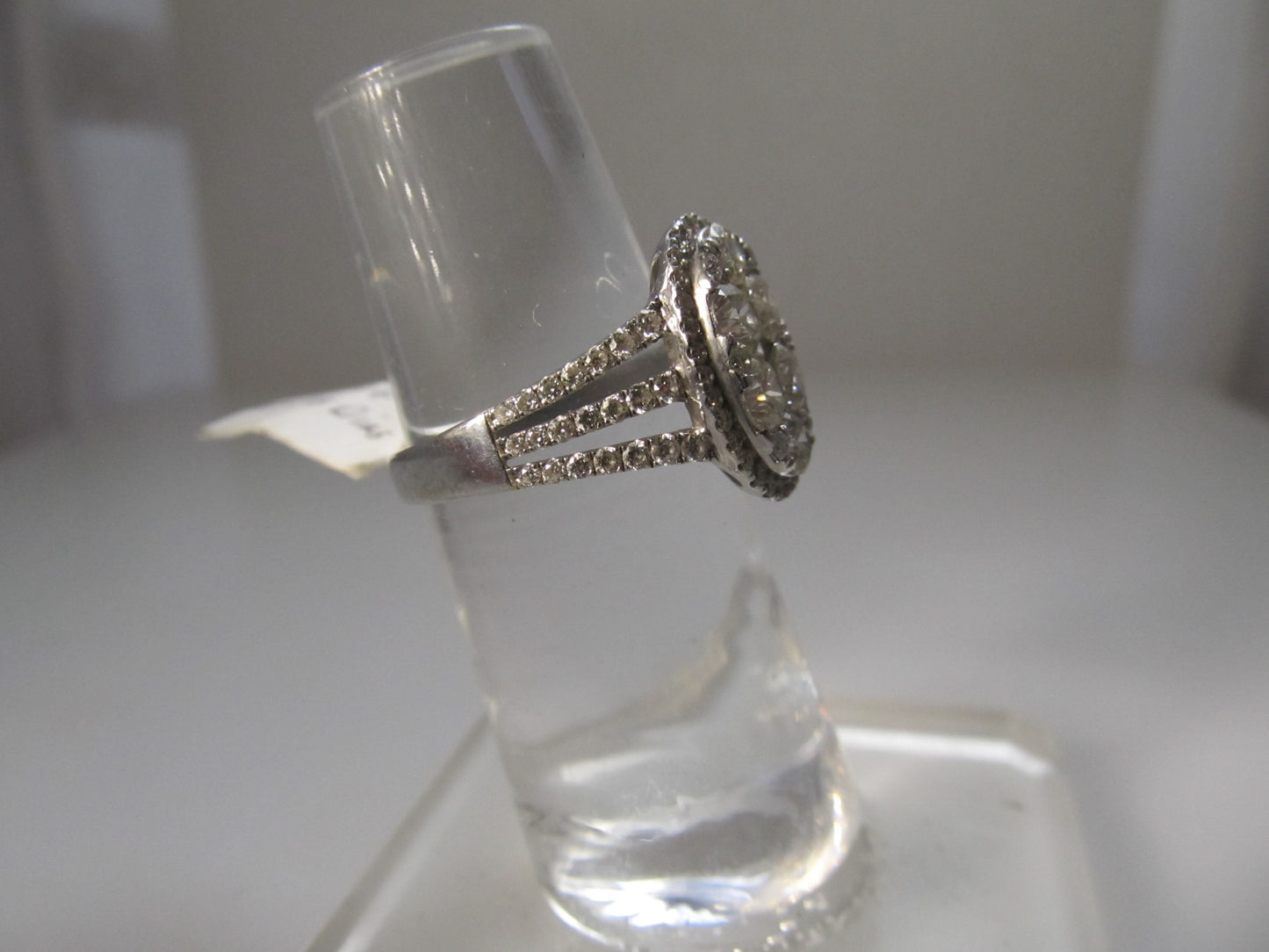 Oval cluster diamond ring