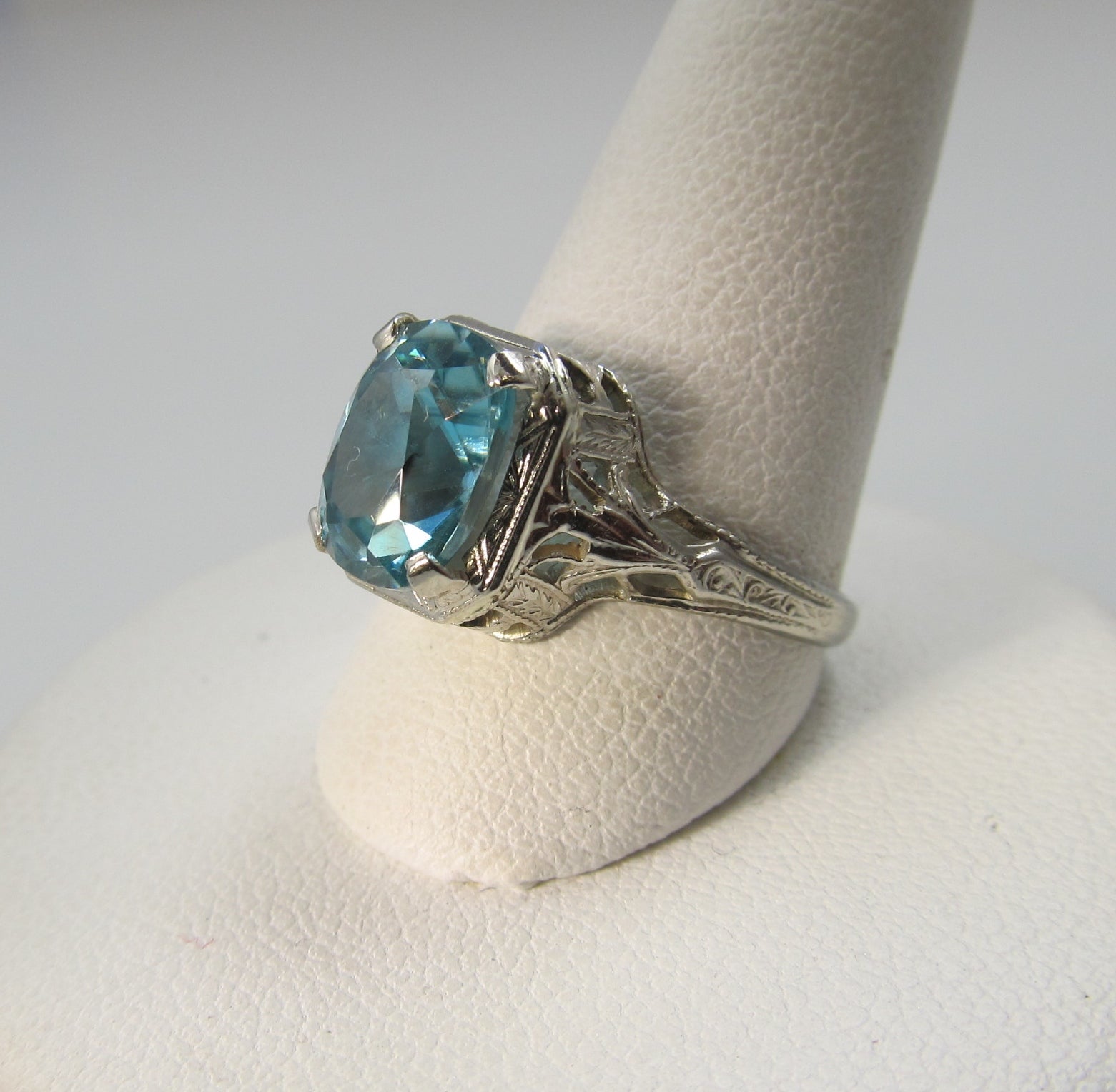 Vintage 14k white gold filigree blue zircon ring