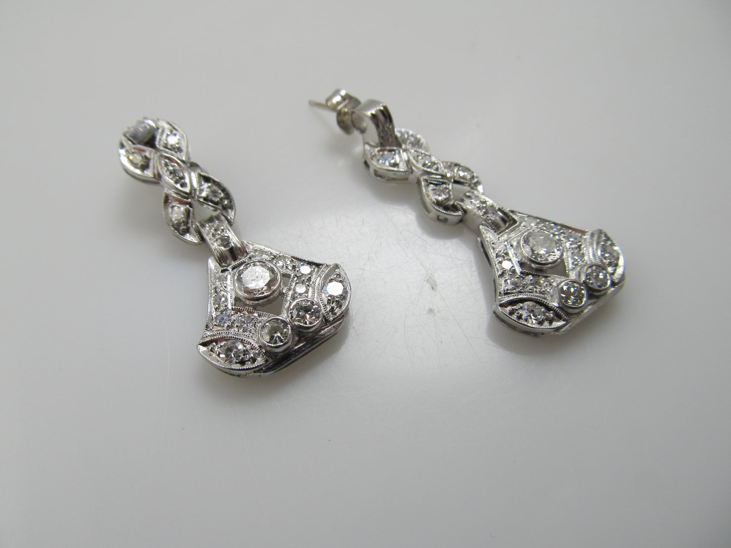 Vintage platinum drop earrings with 2cts in diamonds