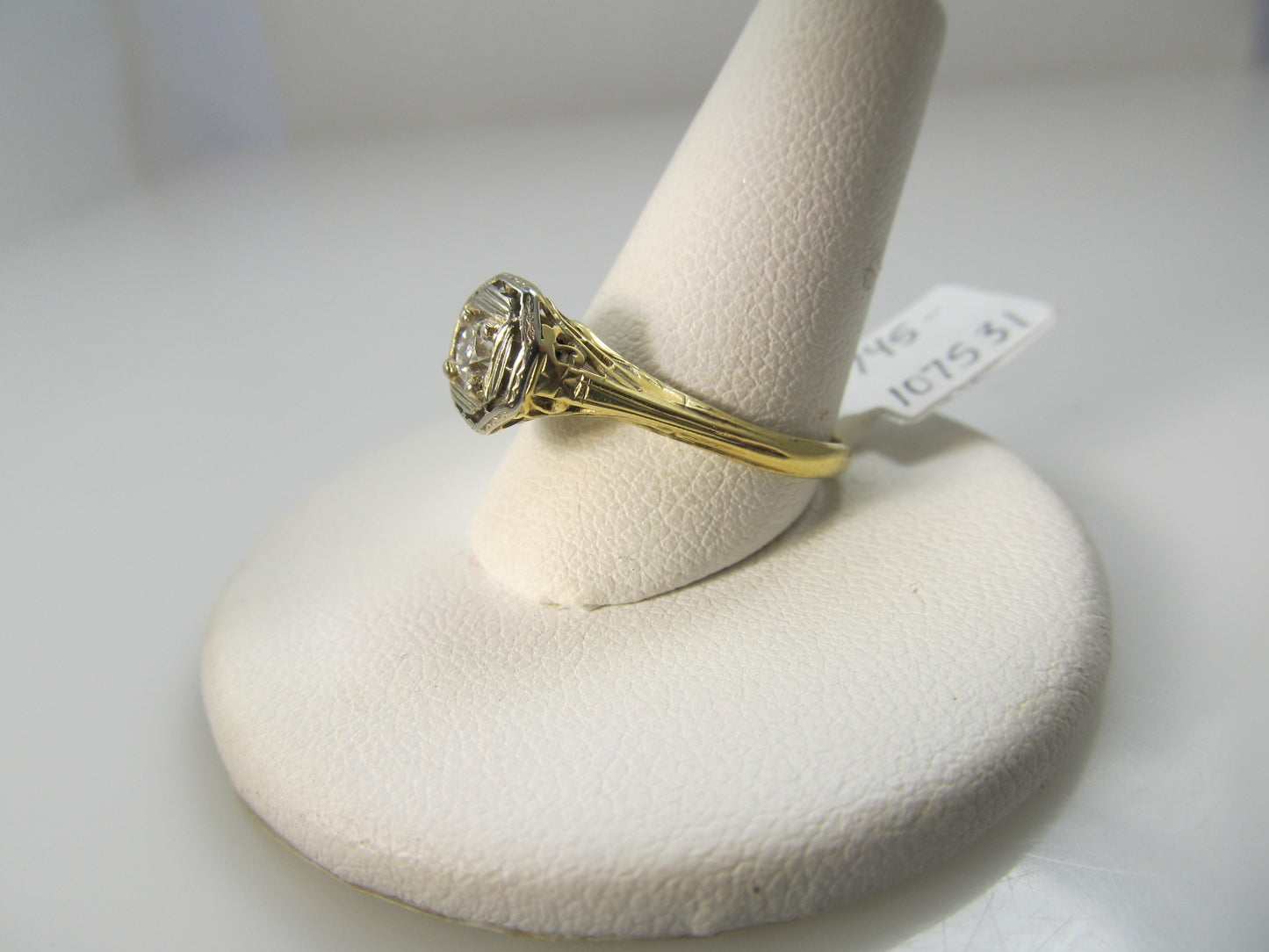 Vintage 14k yellow gold filigree diamond ring