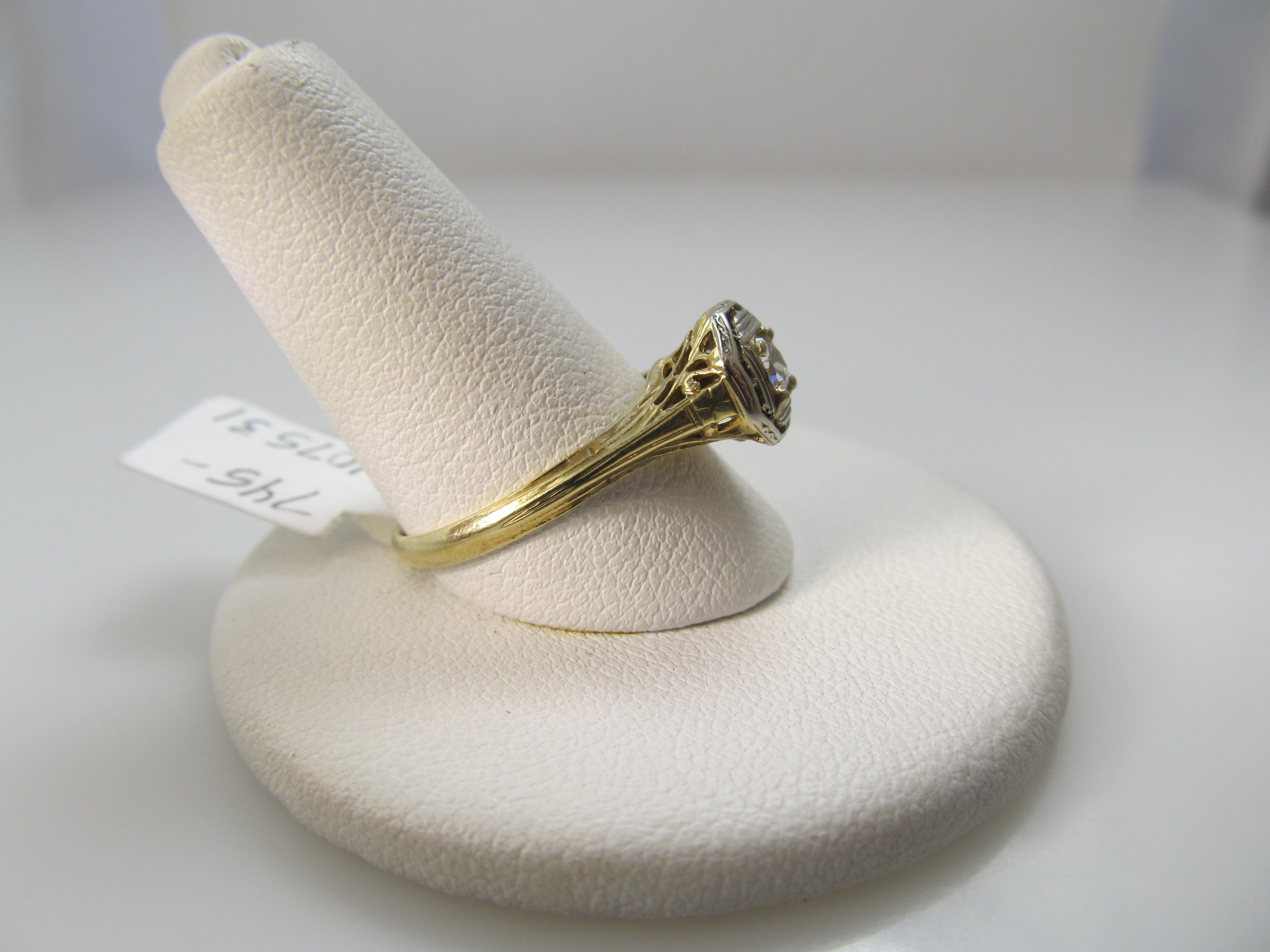 Vintage 14k yellow gold filigree diamond ring