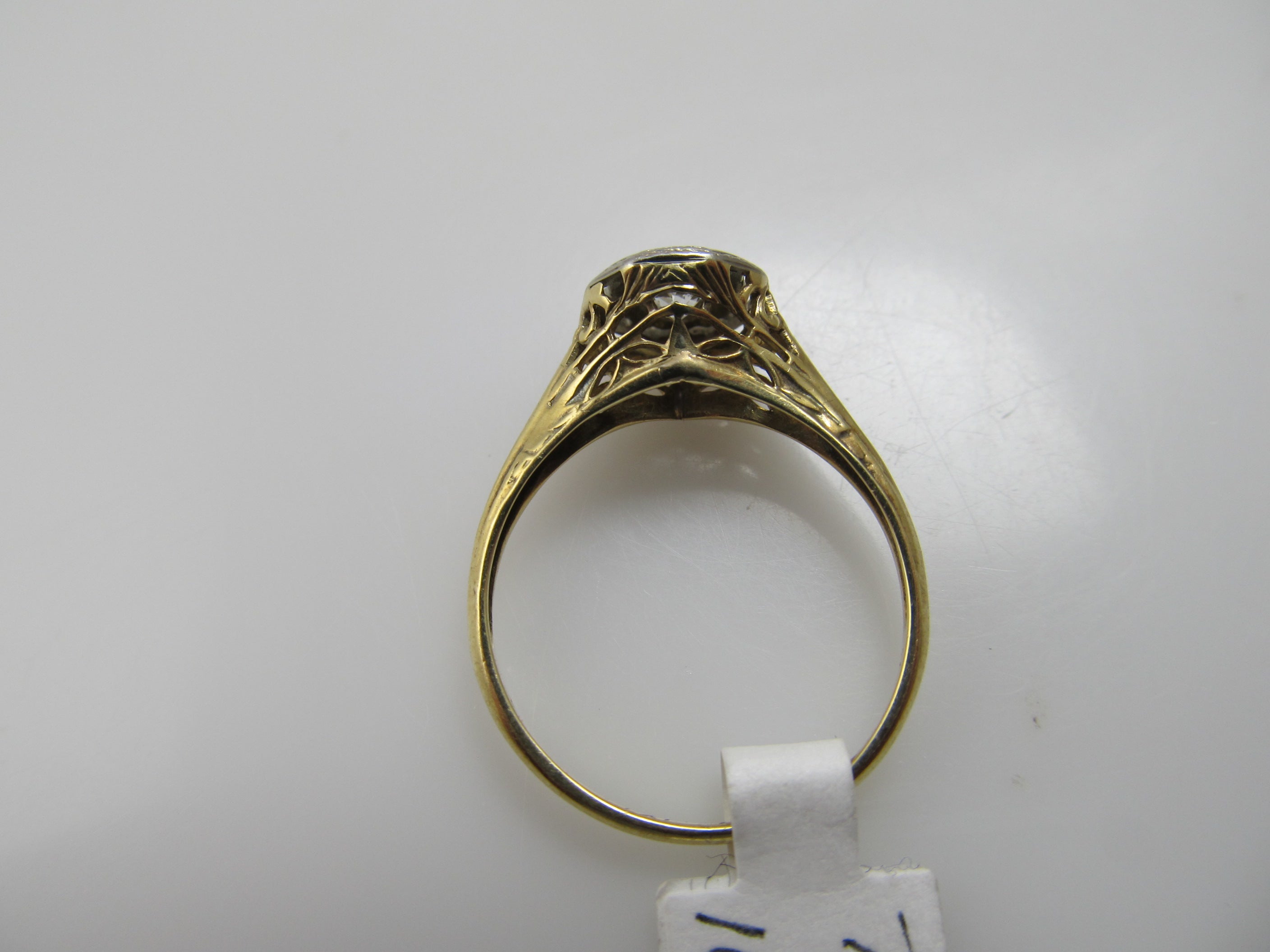 Vintage 14k yellow gold filigree diamond ring