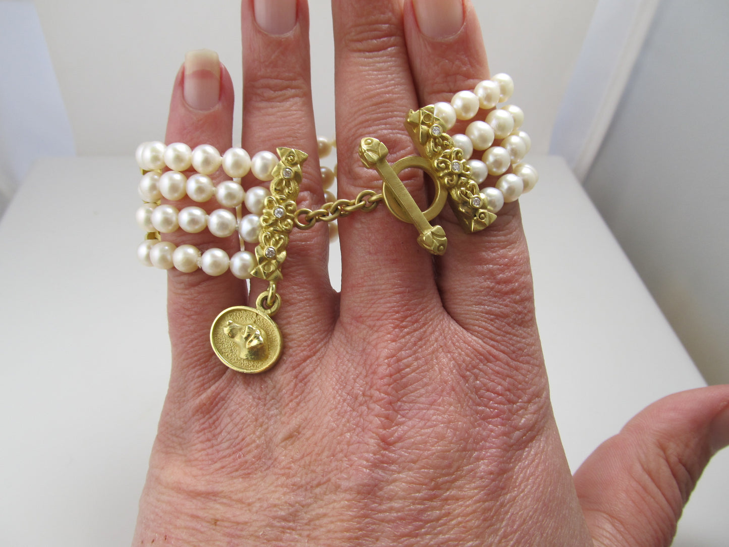Douglas Elliott 18k diamod pearl bracelet