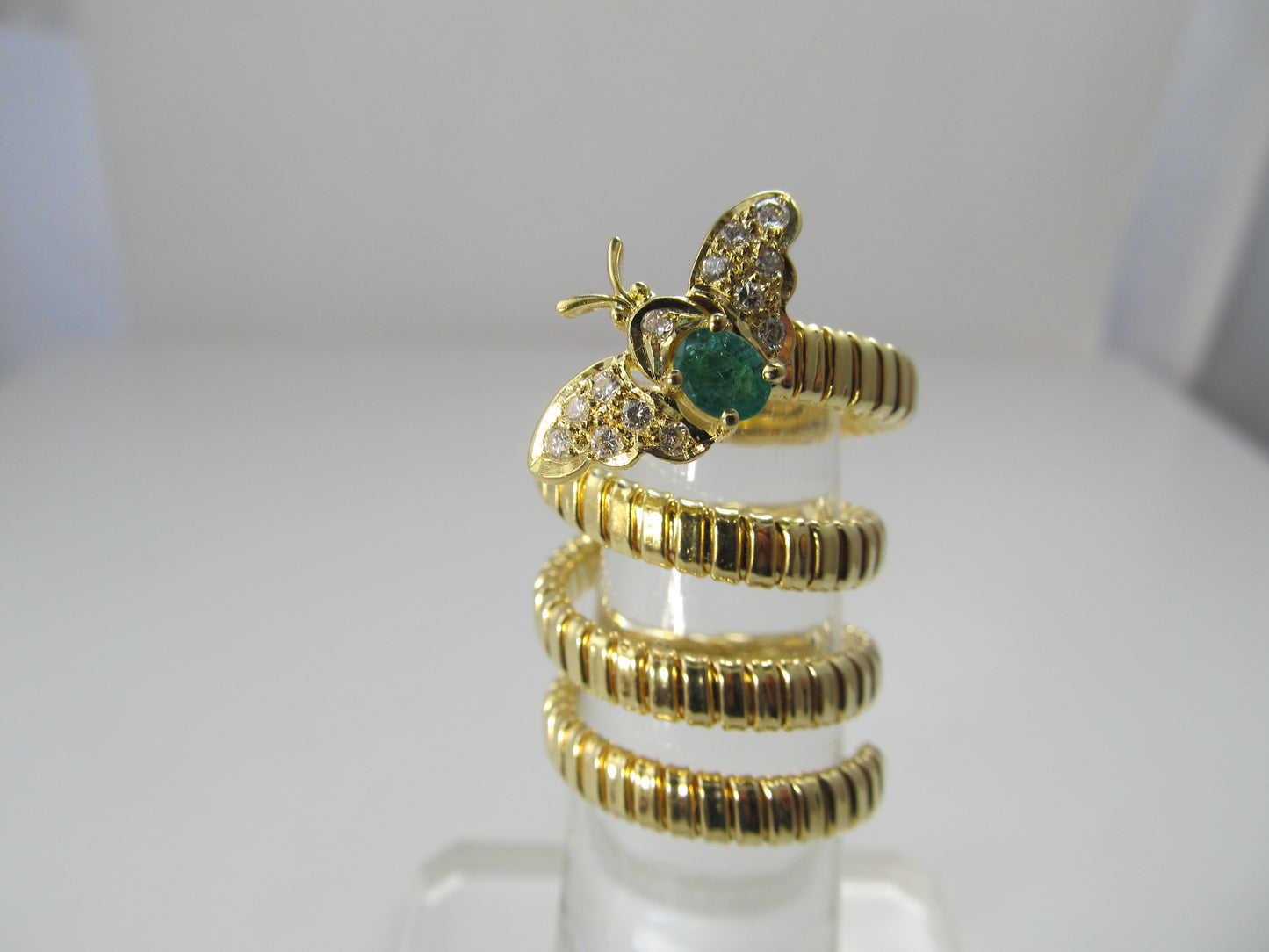 18k coiled ring with a bug