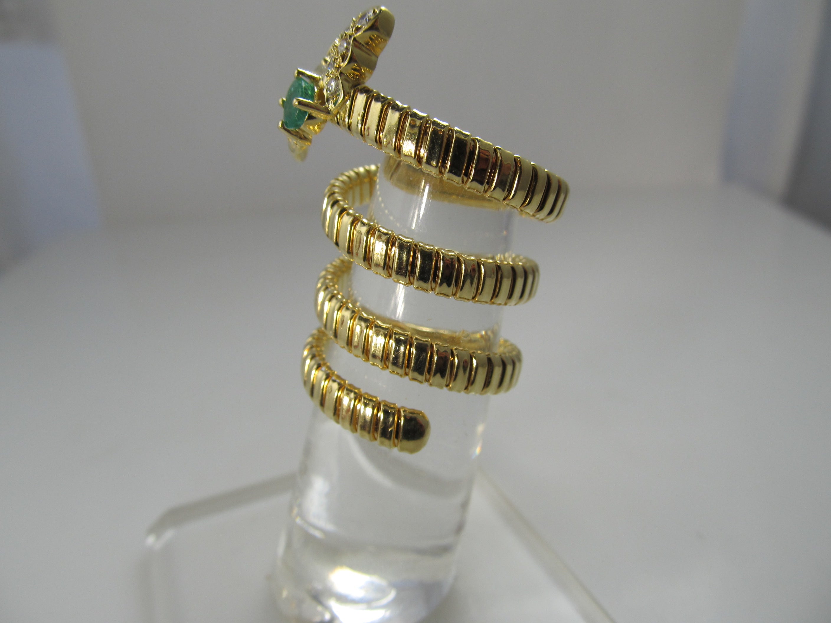 18k coiled ring with a bug