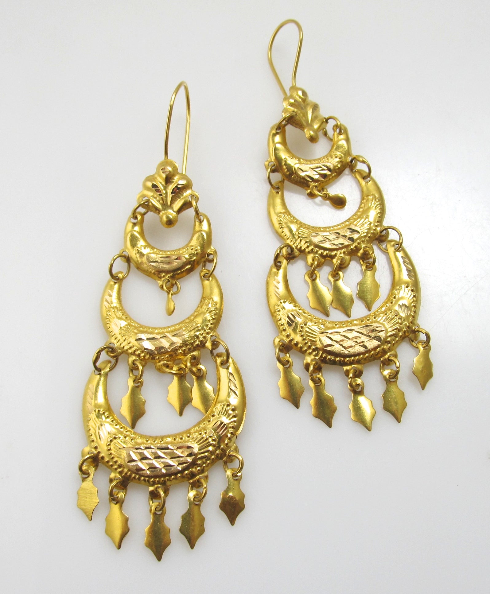 Long bright 18k yellow gold dangle earrings