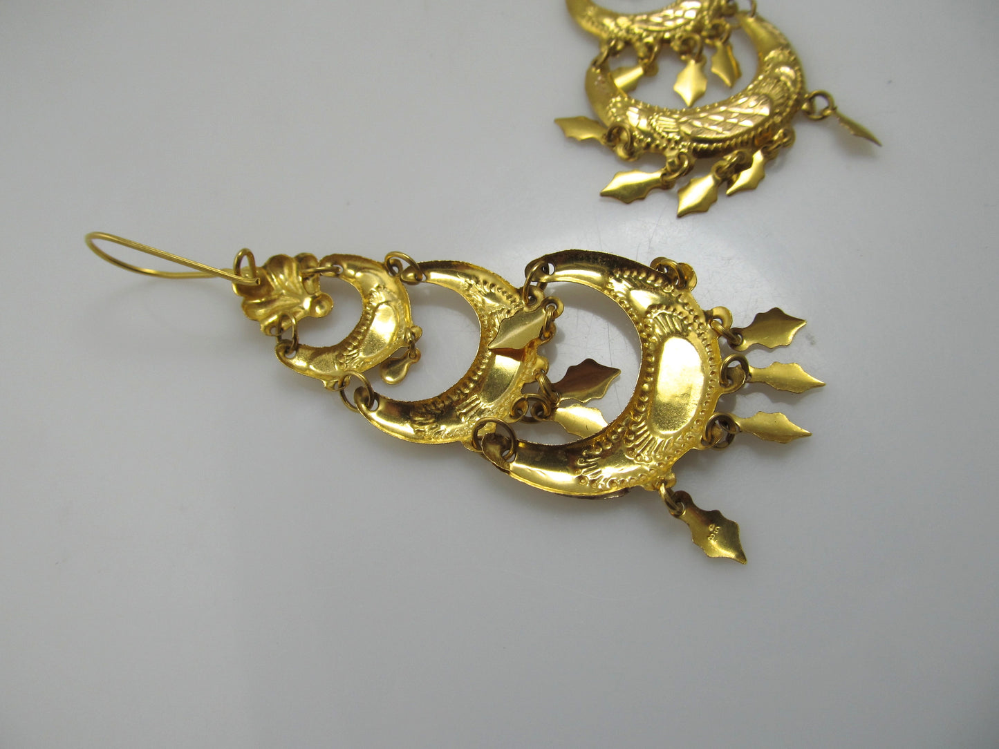 Long bright 18k yellow gold dangle earrings