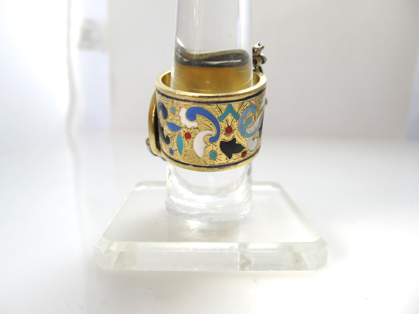 Amazing vintage 22k diamond enamel buckle ring