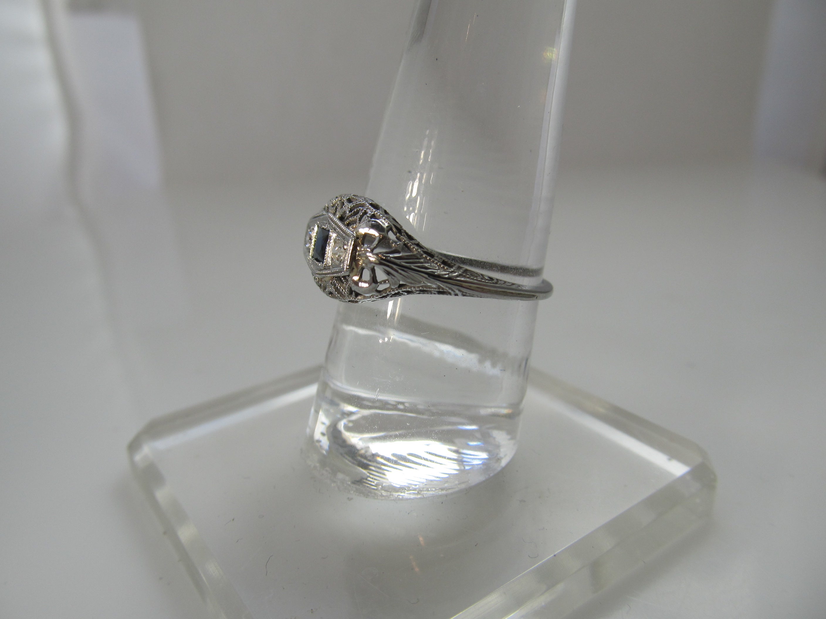 Vintage 18k white gold filigree sapphire diamond ring