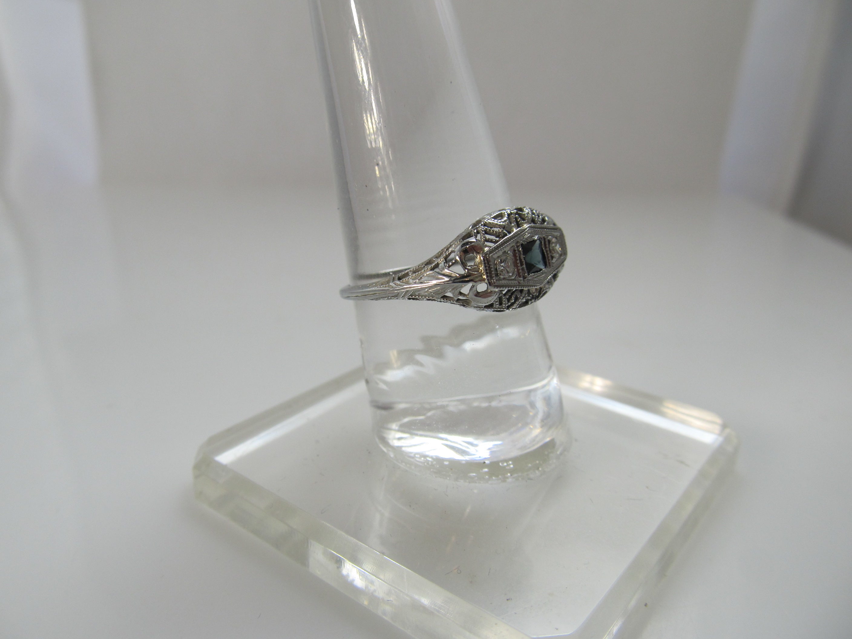Vintage 18k white gold filigree sapphire diamond ring
