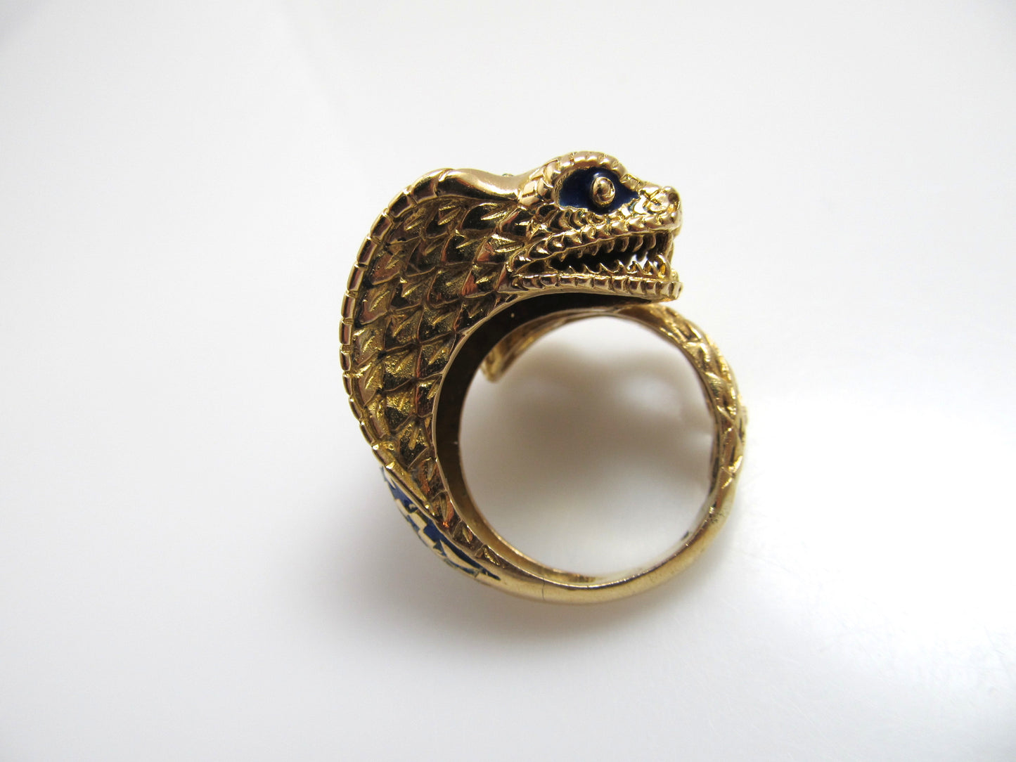 Super cool 18k enamel cobra snake ring
