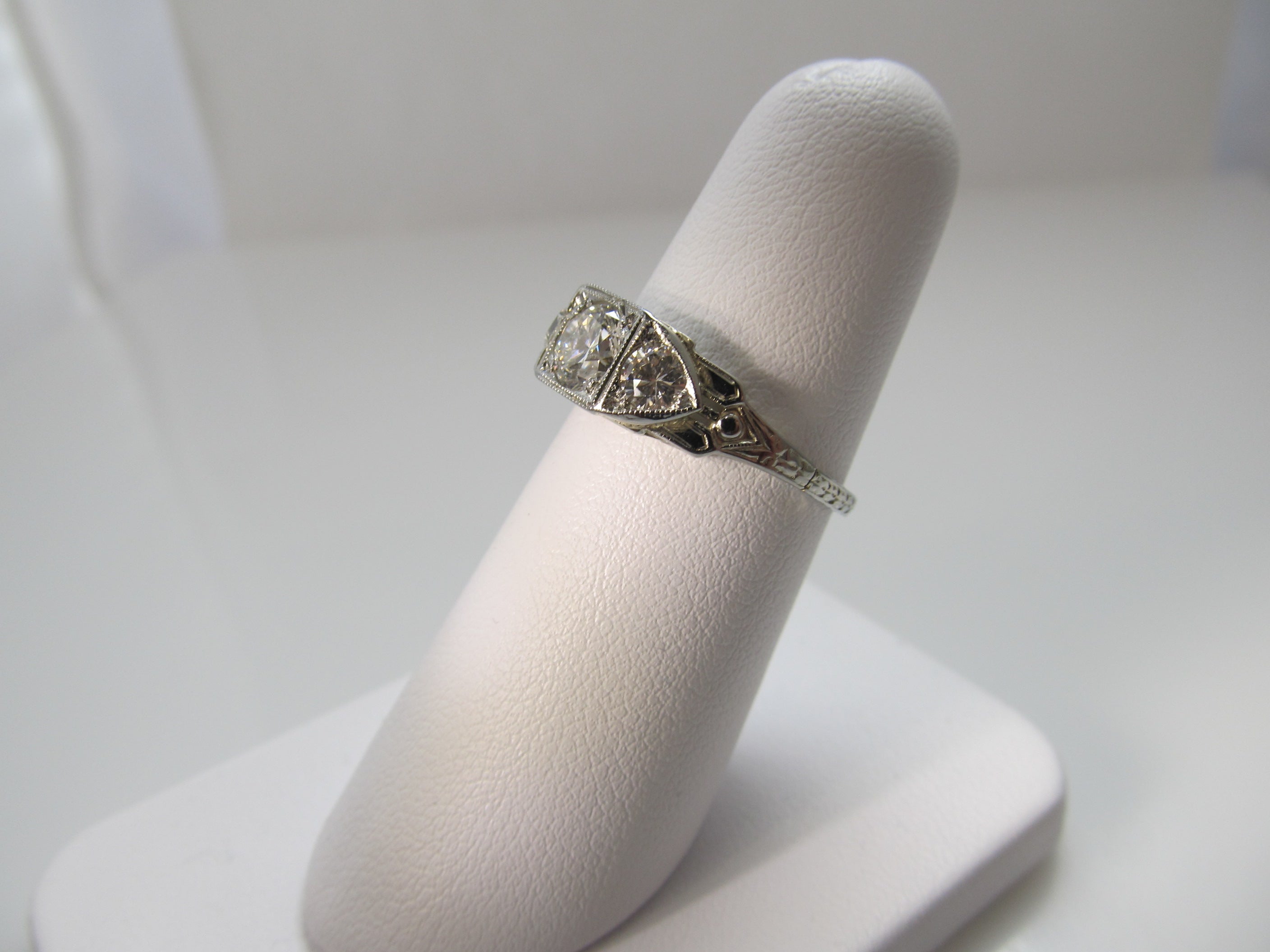 Vintage 18k white gold 3 stone diamond ring