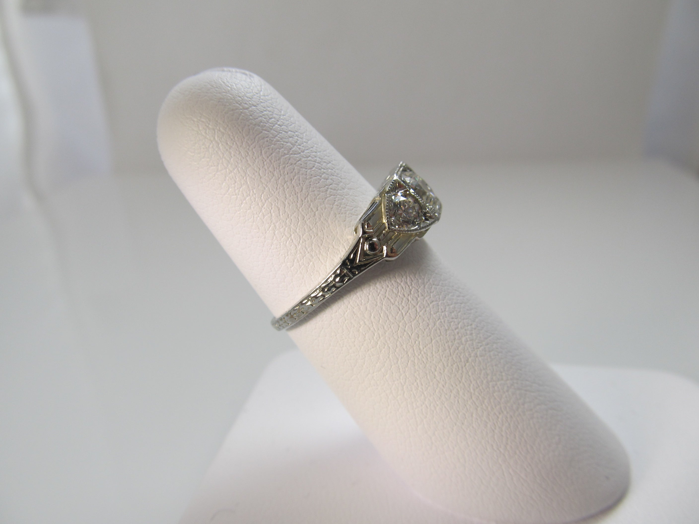 Vintage 18k white gold 3 stone diamond ring