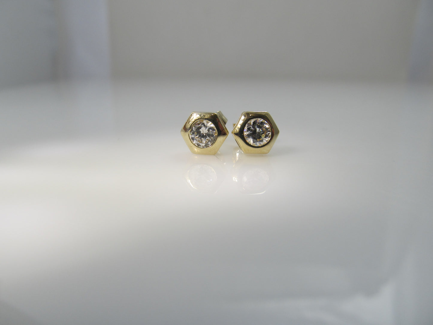 Pretty .40ct diamond stud earrings, 14k yellow gold