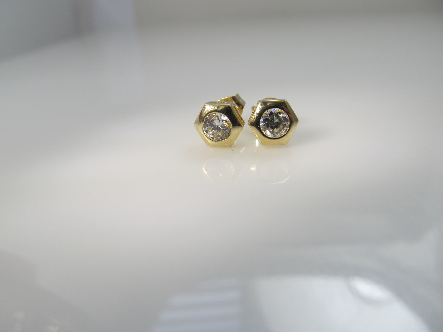 Pretty .40ct diamond stud earrings, 14k yellow gold