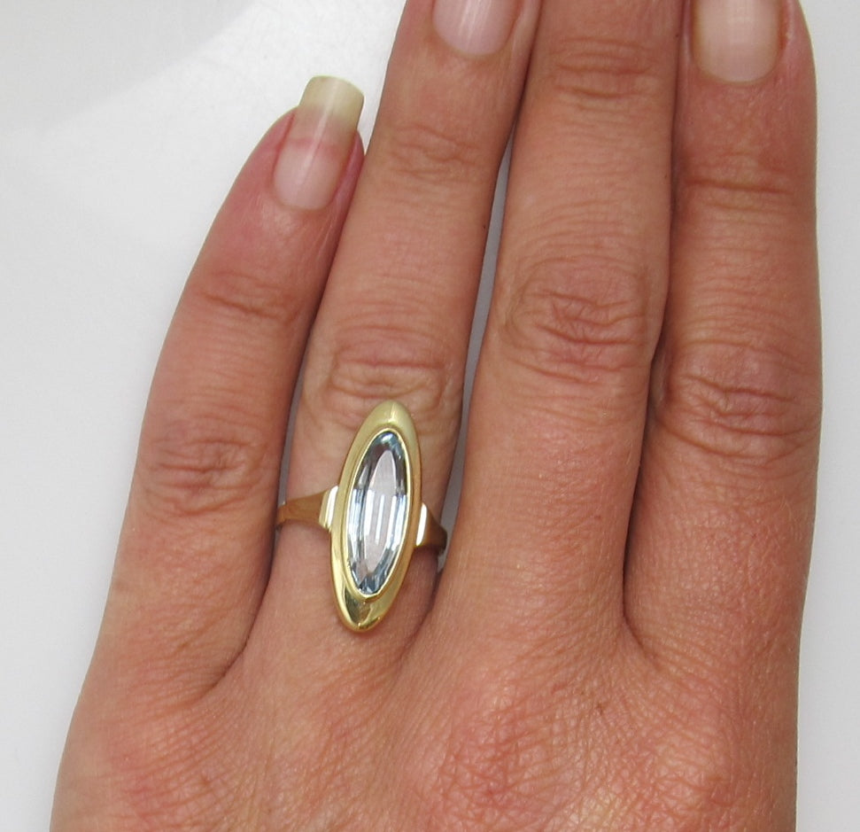 Vintage 14k yellow gold aquamarine ring