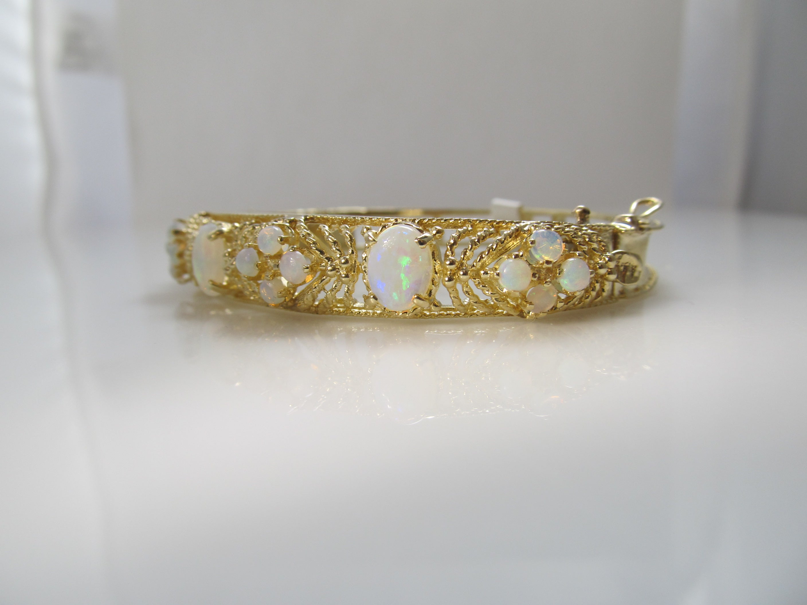 Estate 14k yellow gold 5ct opal bangle bracelet