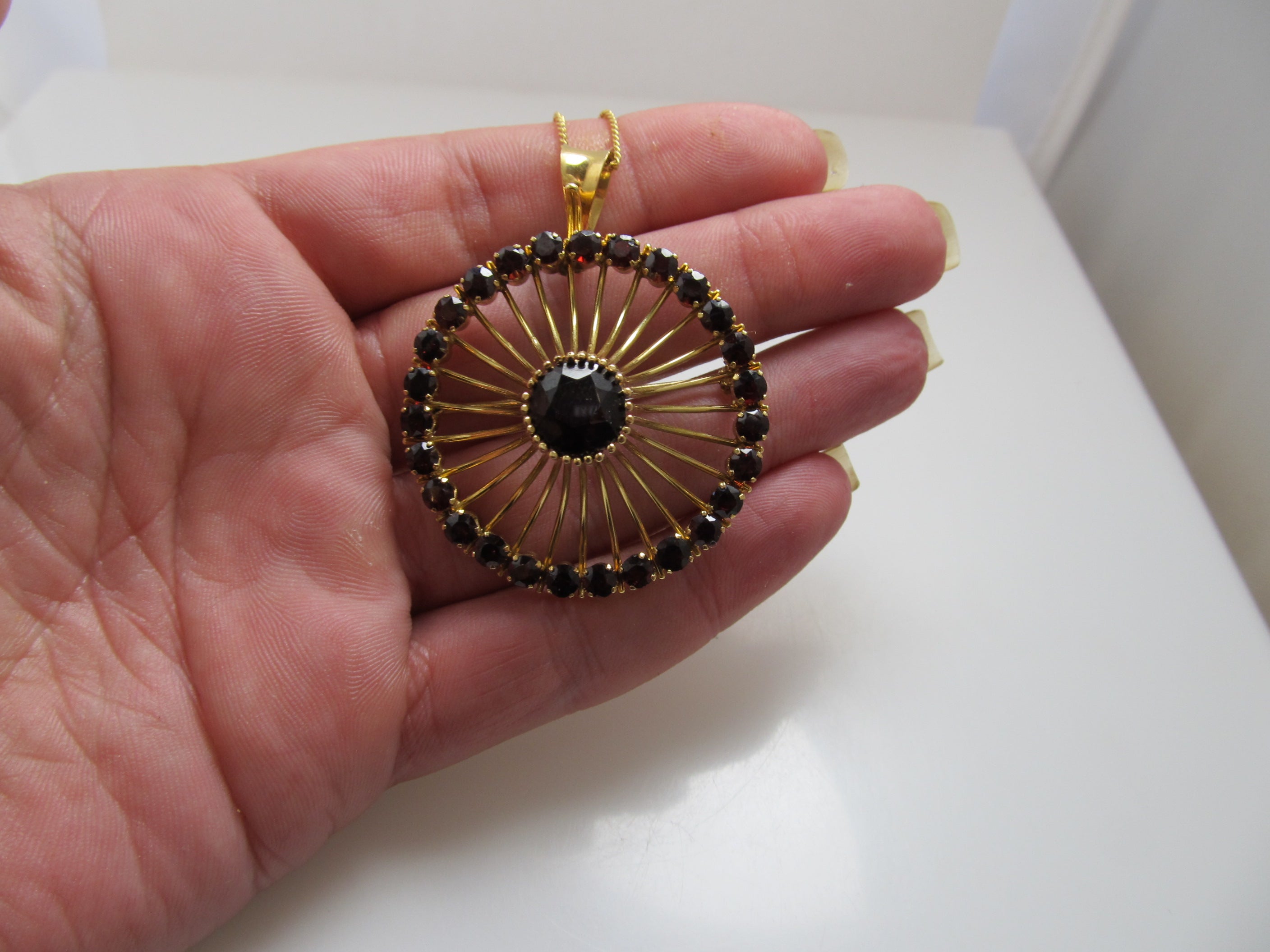 Vintage retro 18k yellow gold garnet necklace