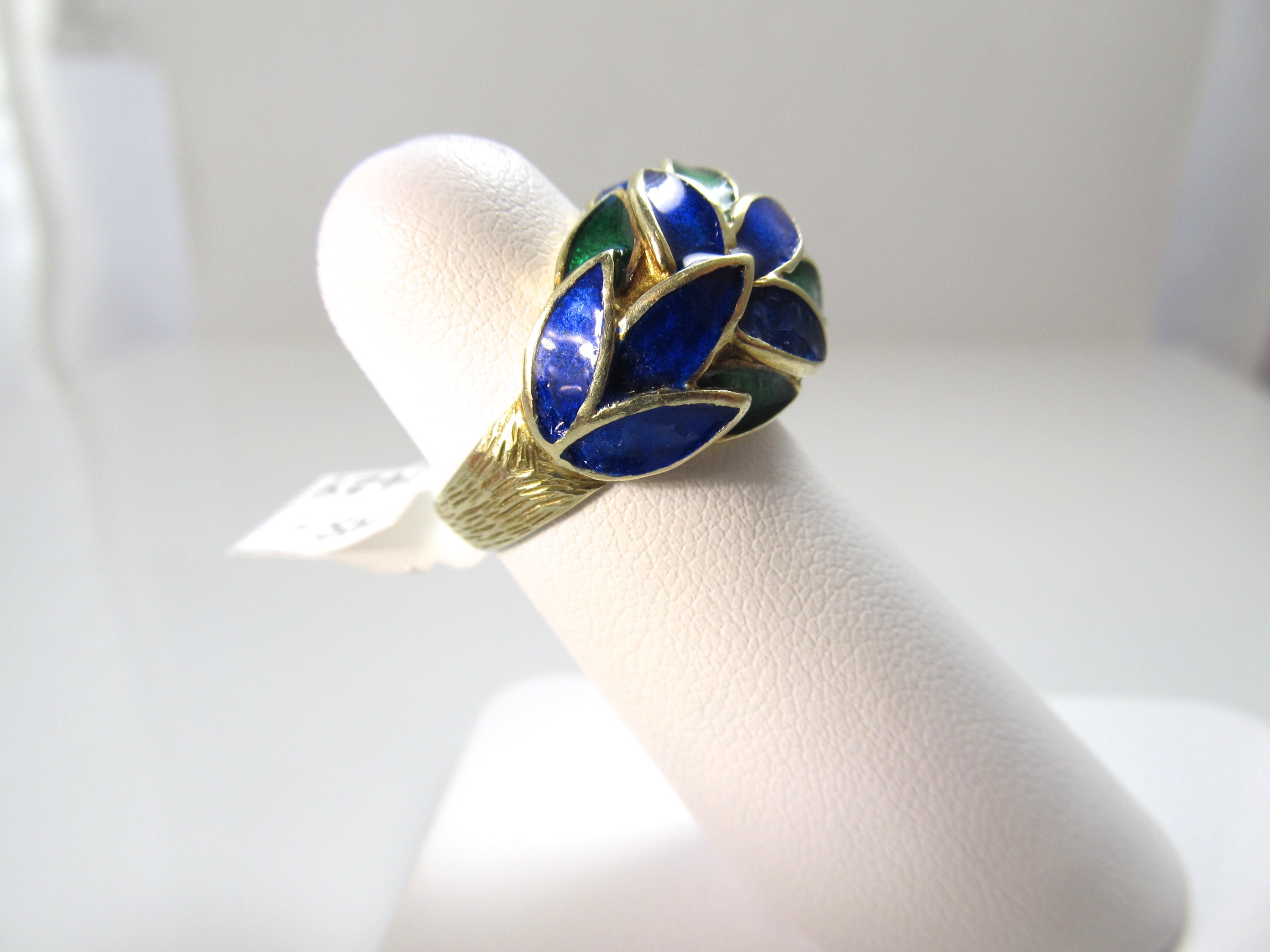 Vintage 14k yellow gold green blue enamel ring