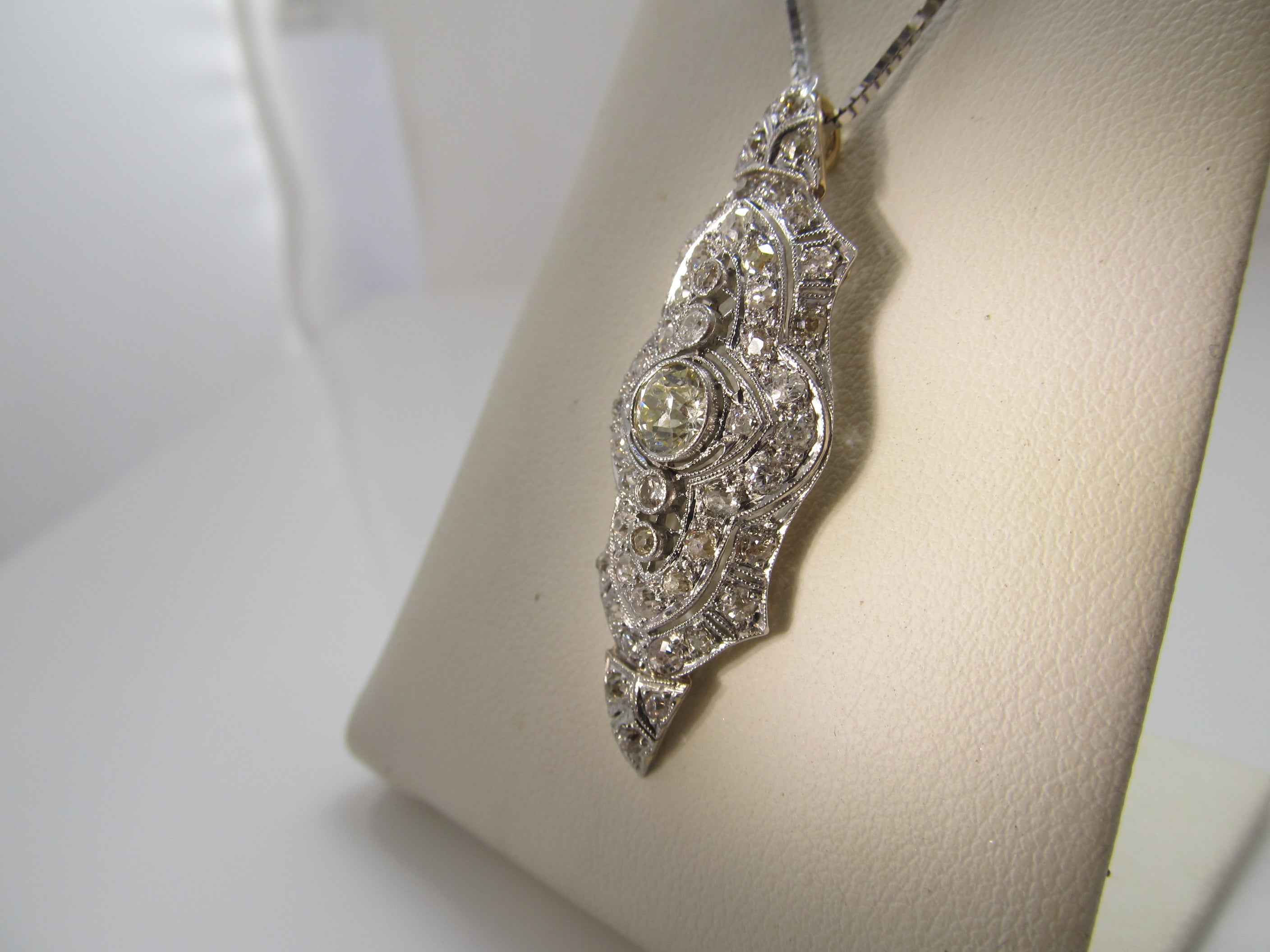 Art Deco 2.00ct diamond necklace in platinum