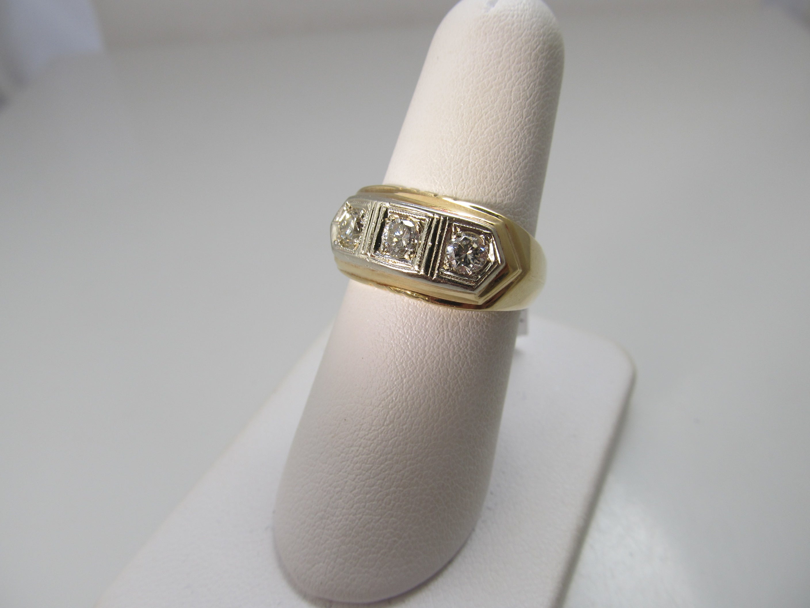 Vintage yellow gold 3 stone diamond ring