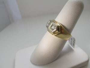 Vintage yellow gold 3 stone diamond ring