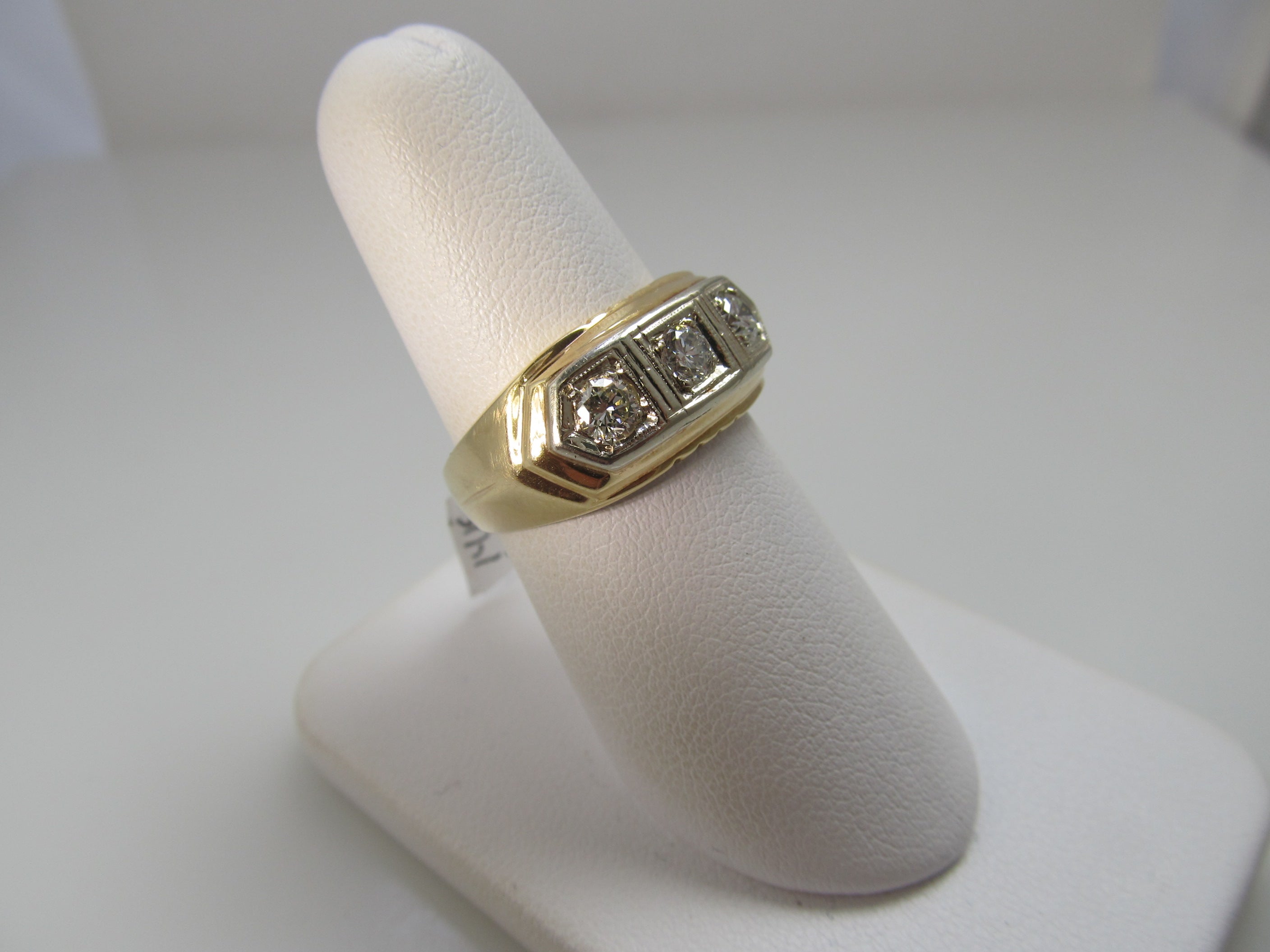 Vintage yellow gold 3 stone diamond ring