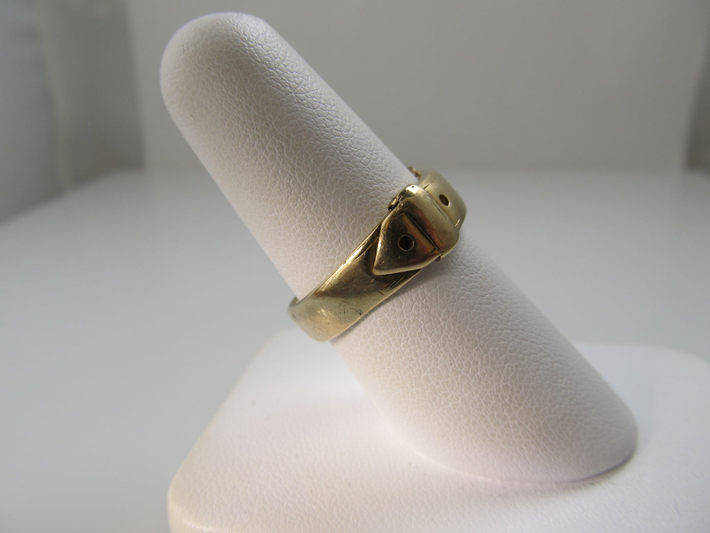 Vintage yellow gold buckle ring