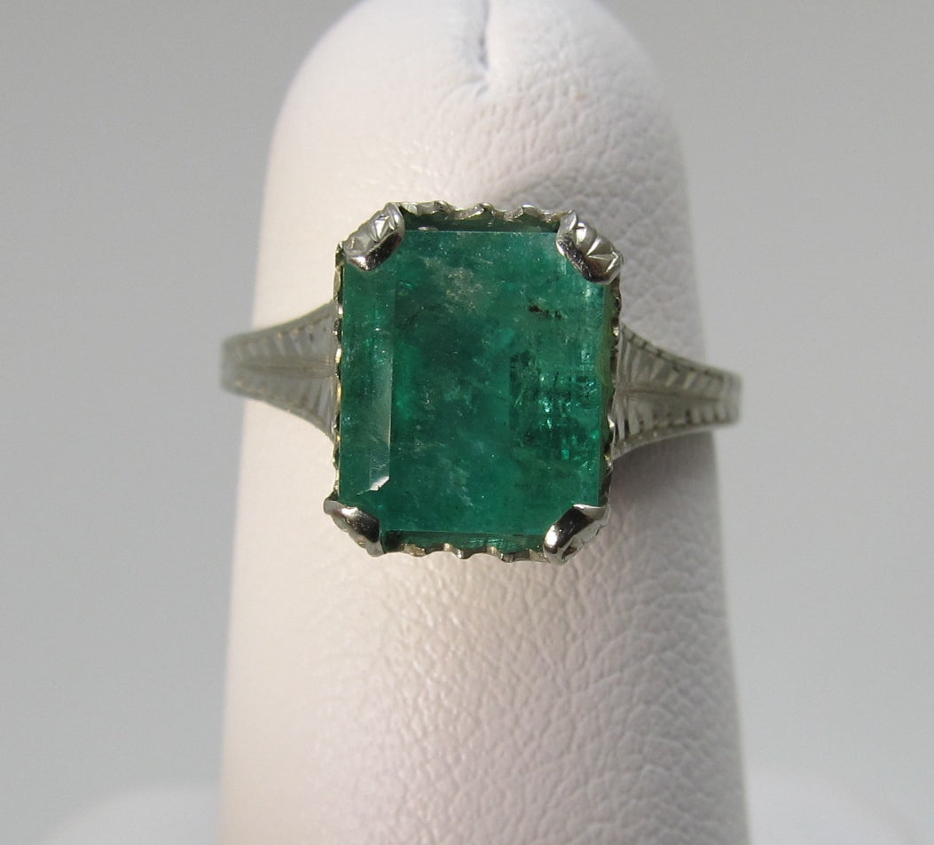 Vintage 18k white gold 2.50ct emerald ring