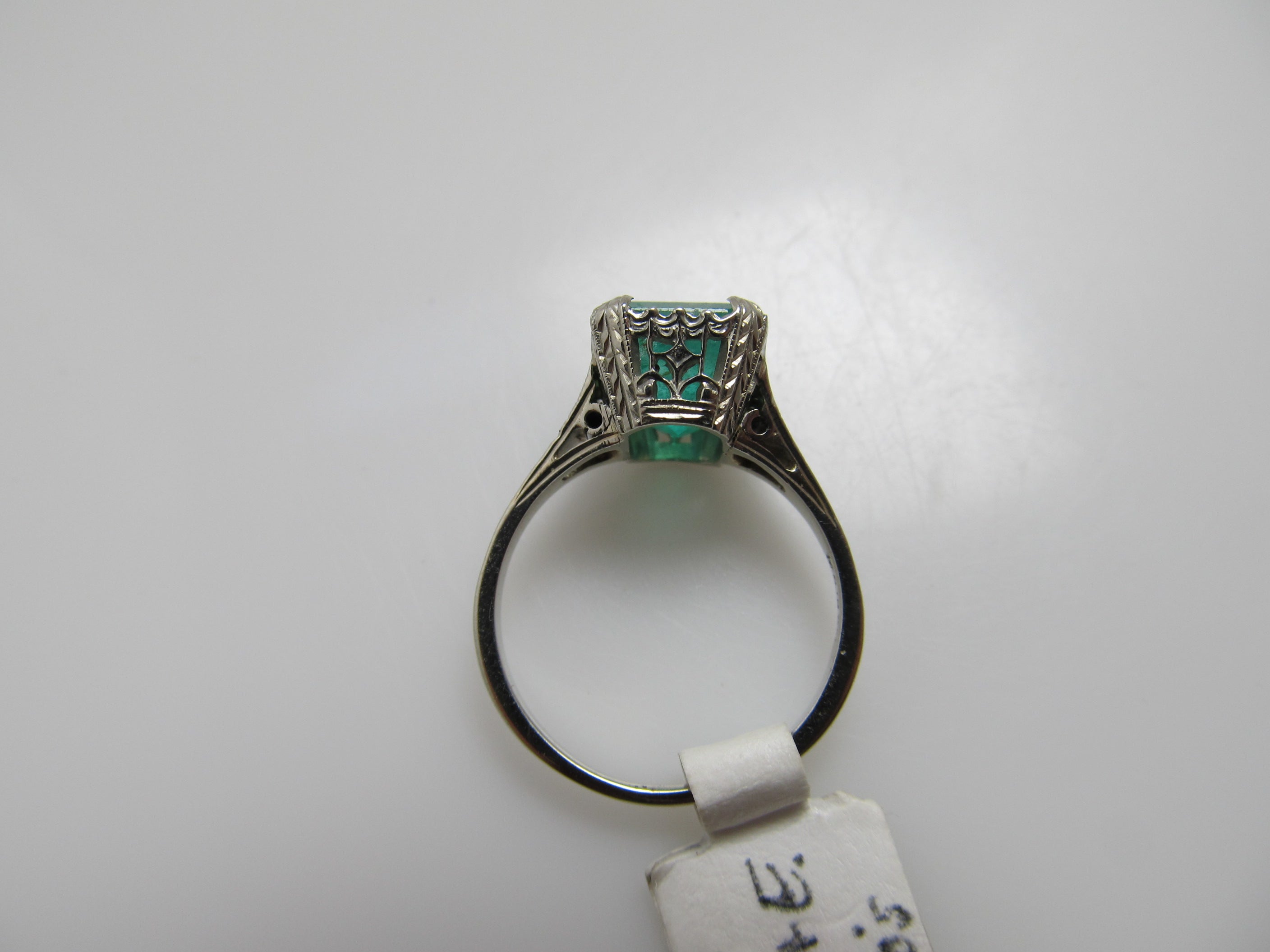 Vintage 18k white gold 2.50ct emerald ring