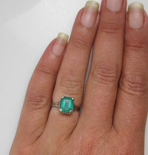 Vintage 18k white gold 2.50ct emerald ring