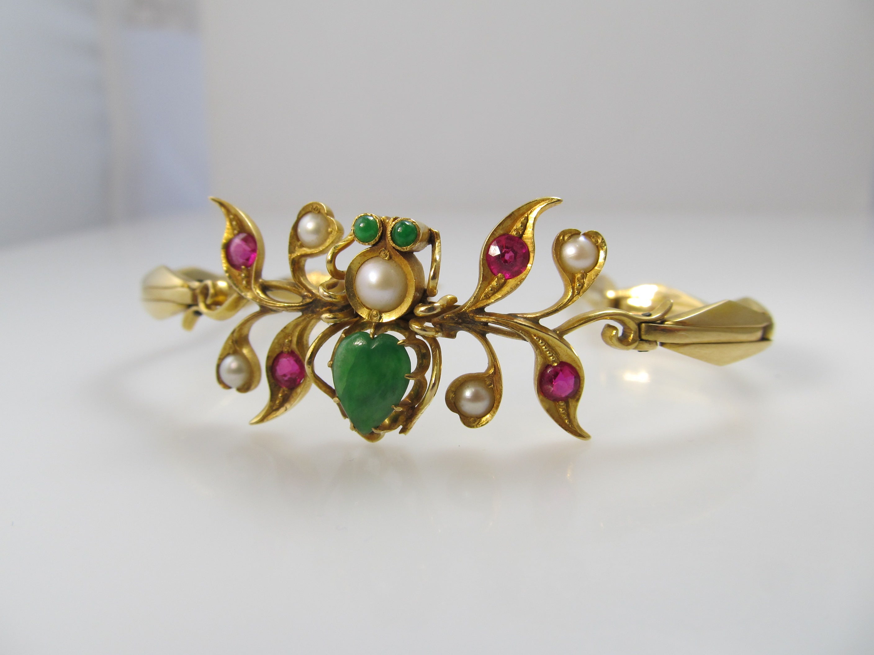 Vintage spider bracelet with jade, ruby and pearl