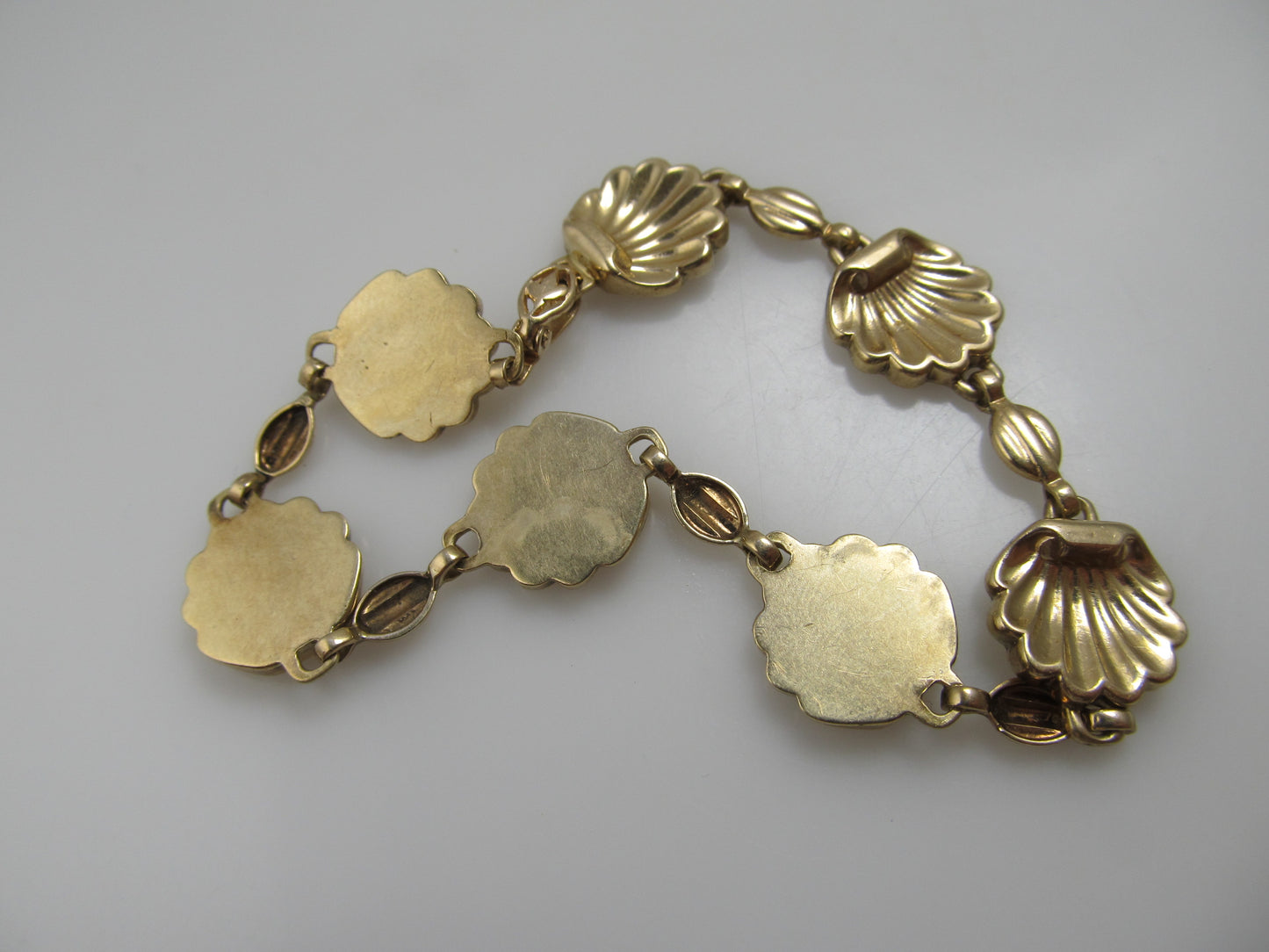 VIntage yellow gold shell bracelet