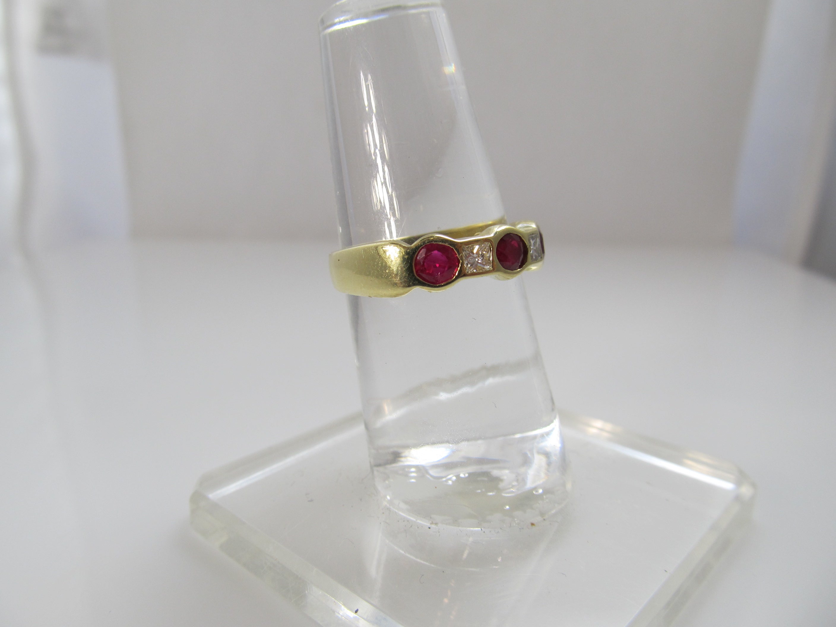 Fine 18k yellow gold ruby and diamond band