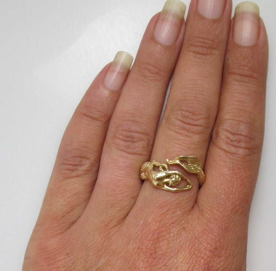 Detailed 14k yellow gold mermaid ring
