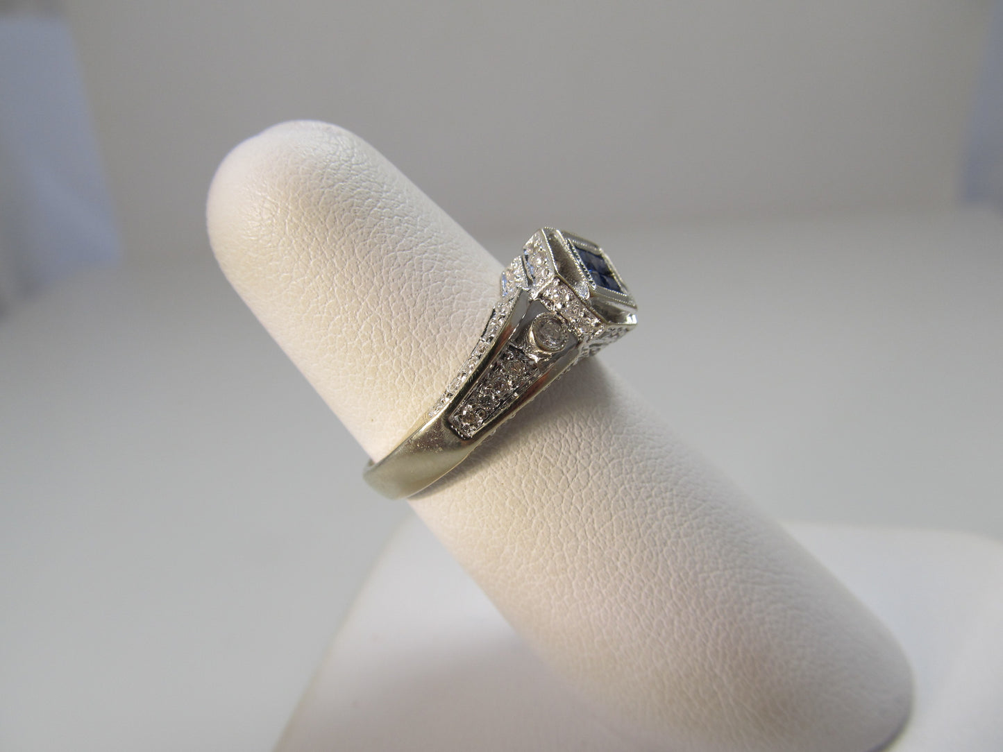 Modern 18k white gold sapphire and diamond ring