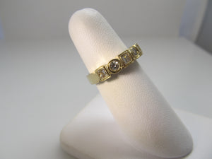 18k yellow gold diamond band