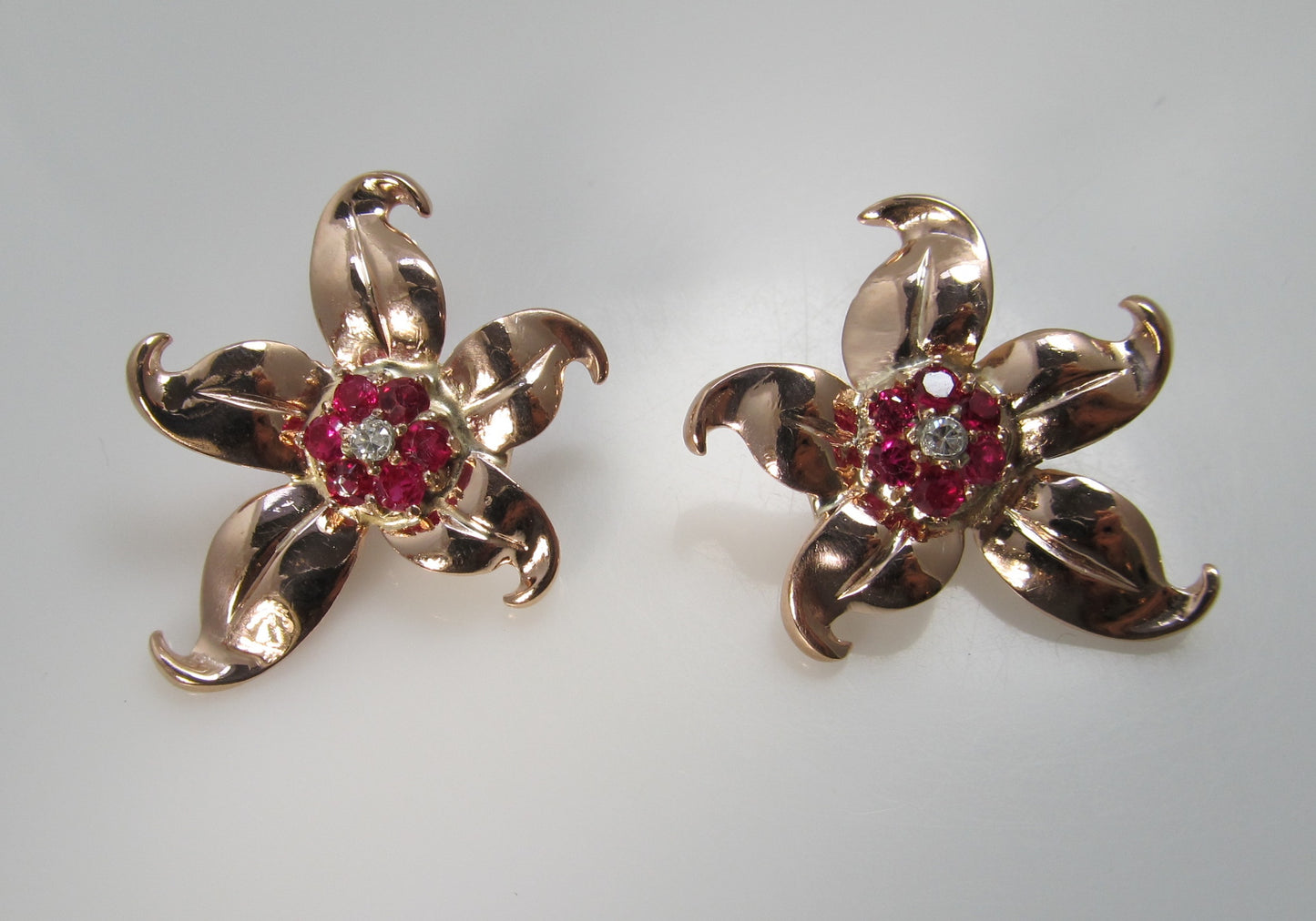 Vintage retro 14k rose gold flower earrings