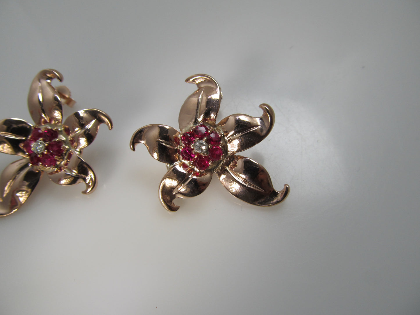 Vintage retro 14k rose gold flower earrings