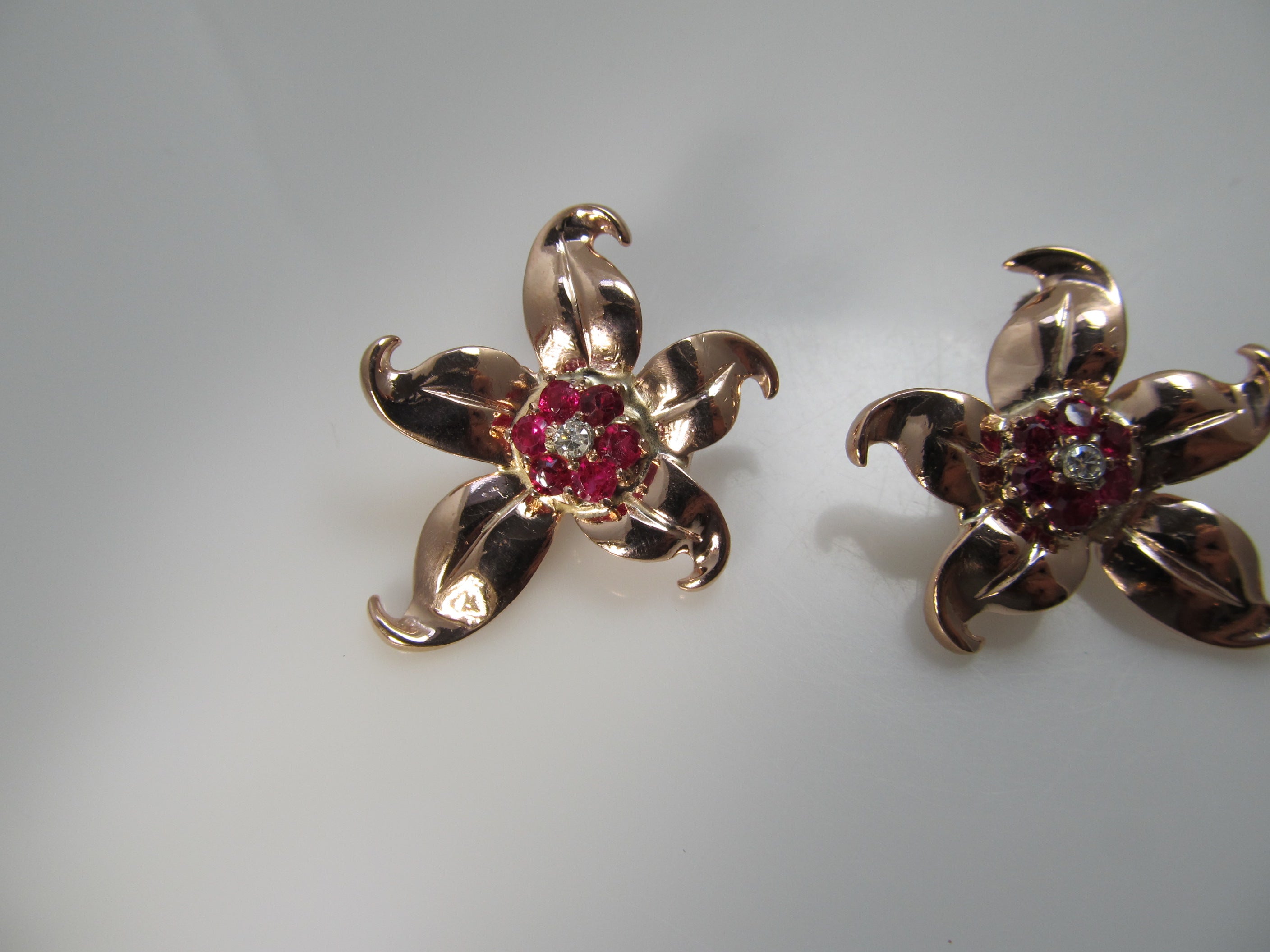 Vintage retro 14k rose gold flower earrings