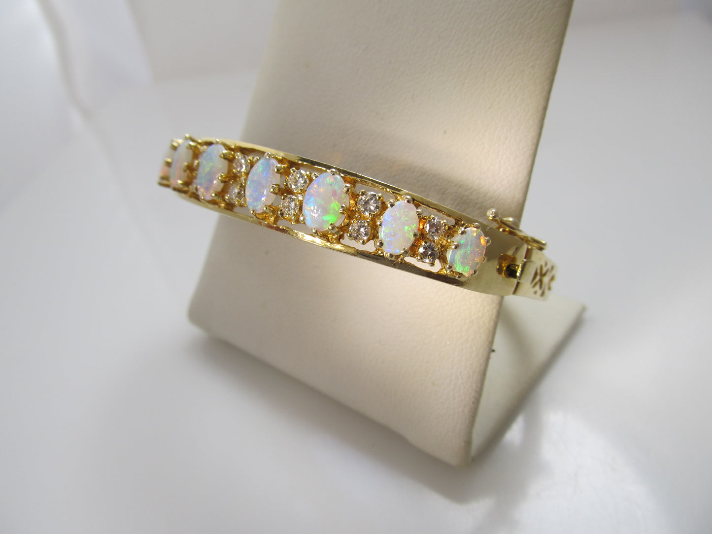 Extra pretty 3.00ct opal and diamond bangle bracelet